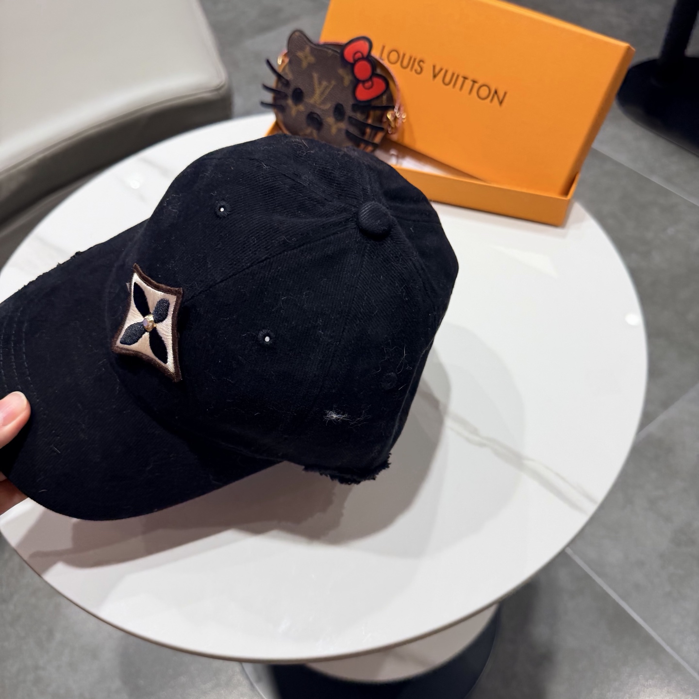 🧢路易威登棒球帽 LouisVuitton😍新款LV棒球帽，重工打造♥️高端大气，百搭款🤗男女通用！跑量