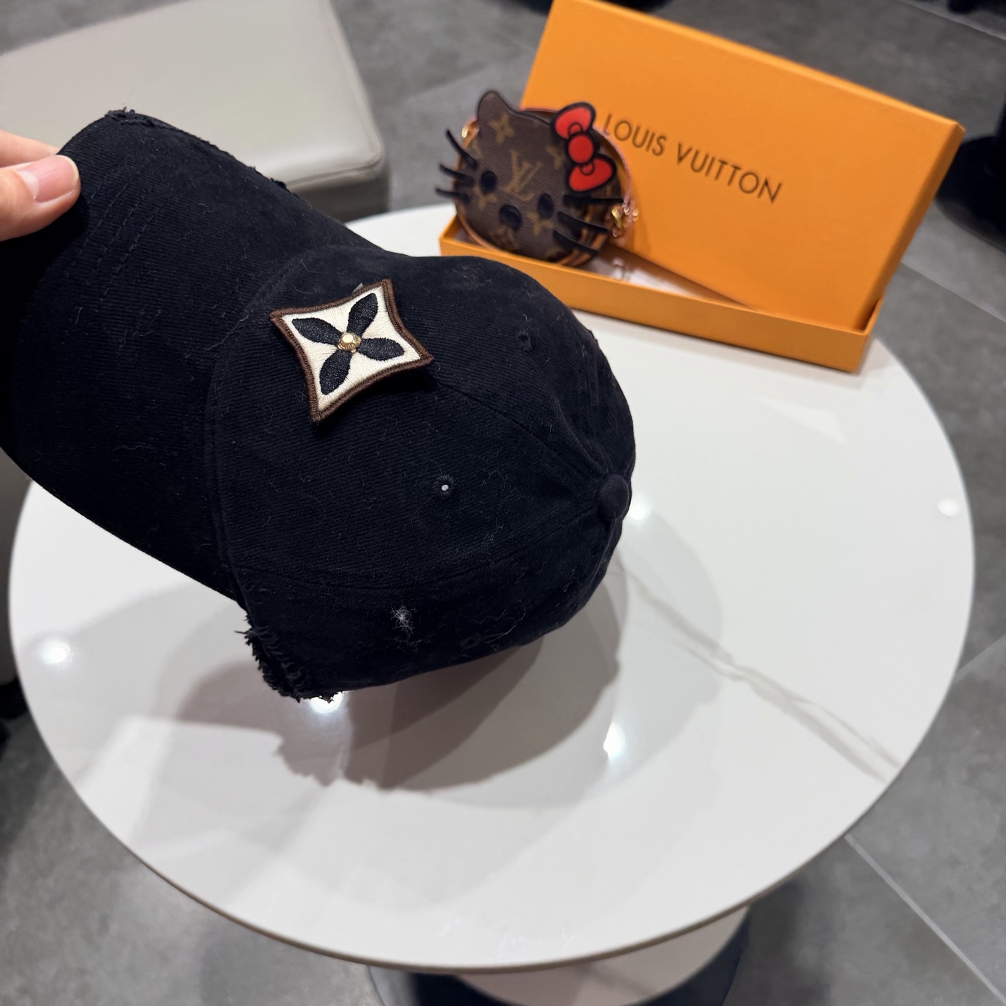🧢路易威登棒球帽 LouisVuitton😍新款LV棒球帽，重工打造♥️高端大气，百搭款🤗男女通用！跑量