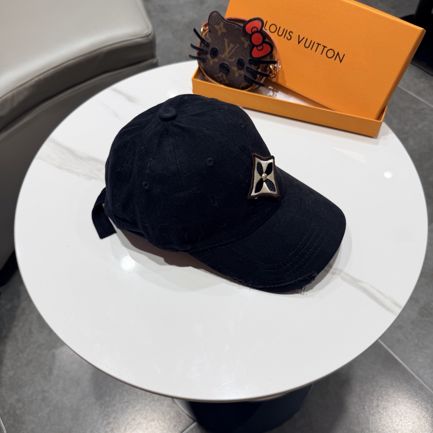 🧢路易威登棒球帽 LouisVuitton😍新款LV棒球帽，重工打造♥️高端大气，百搭款🤗男女通用！跑量
