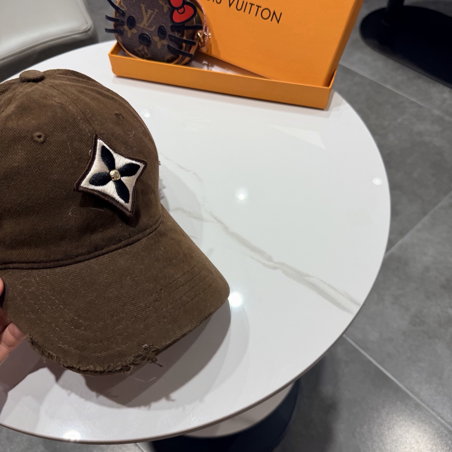 🧢路易威登棒球帽 LouisVuitton😍新款LV棒球帽，重工打造♥️高端大气，百搭款🤗男女通用！跑量