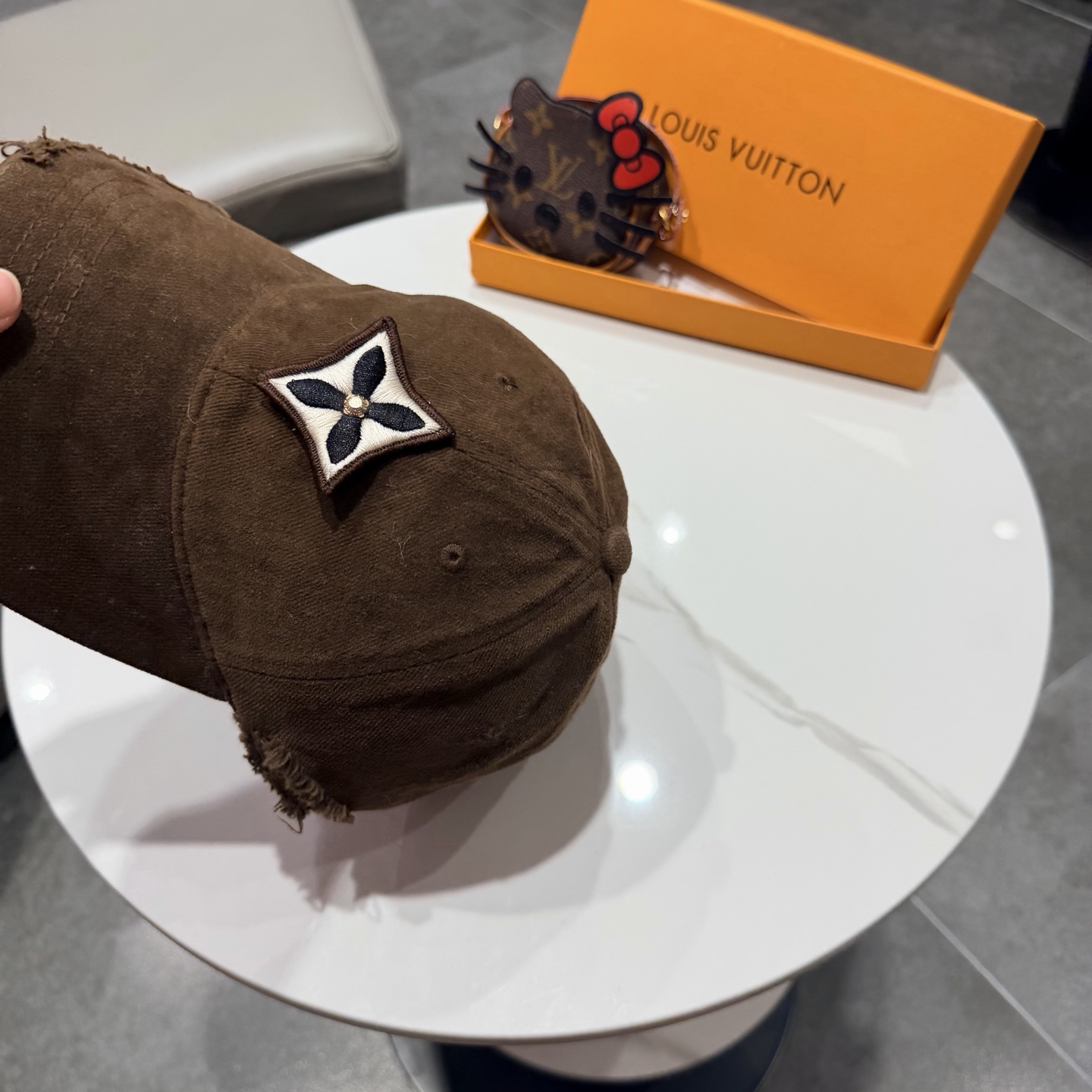🧢路易威登棒球帽 LouisVuitton😍新款LV棒球帽，重工打造♥️高端大气，百搭款🤗男女通用！跑量
