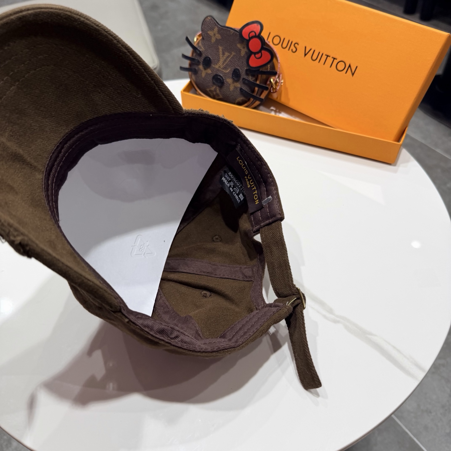 🧢路易威登棒球帽 LouisVuitton😍新款LV棒球帽，重工打造♥️高端大气，百搭款🤗男女通用！跑量