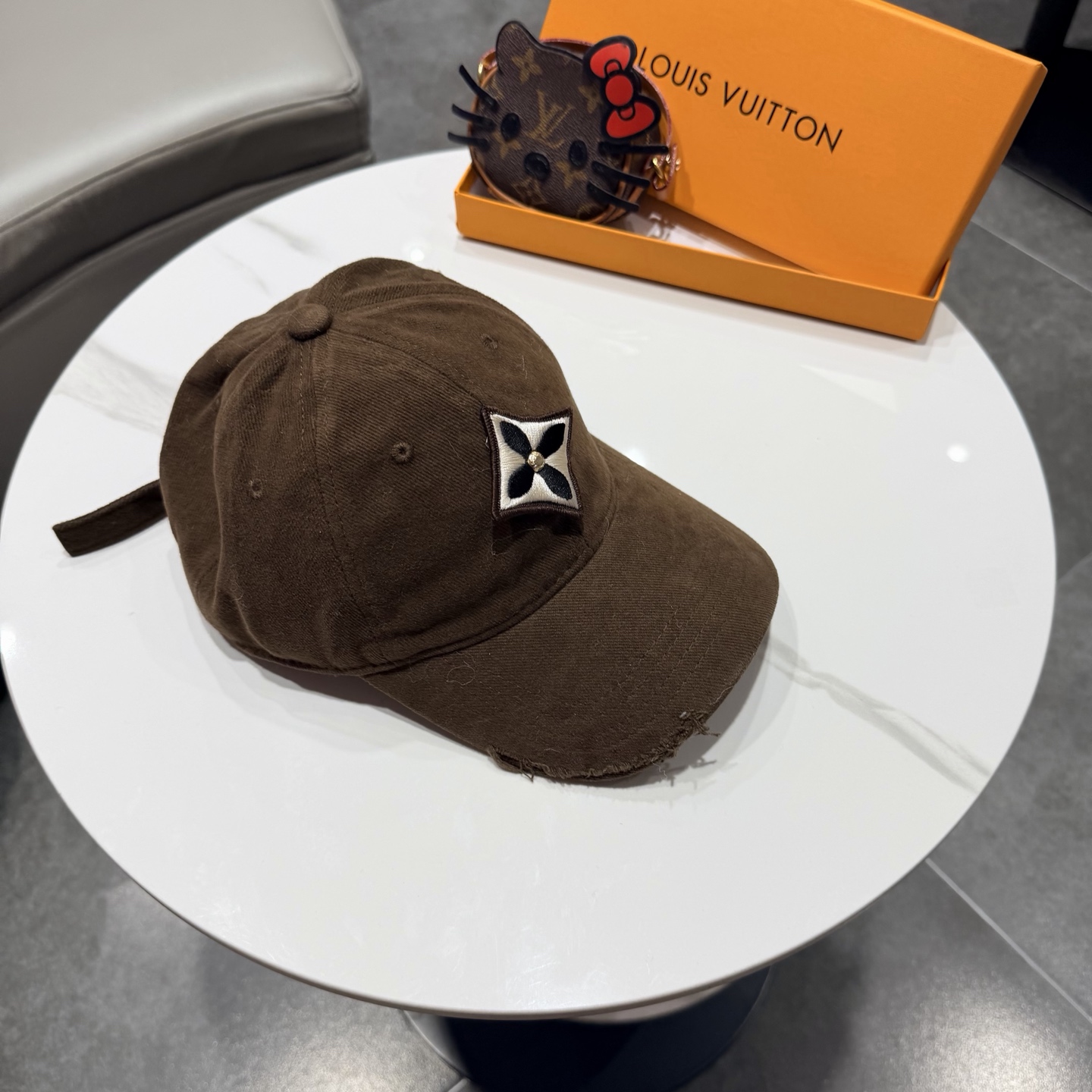 🧢路易威登棒球帽 LouisVuitton😍新款LV棒球帽，重工打造♥️高端大气，百搭款🤗男女通用！跑量