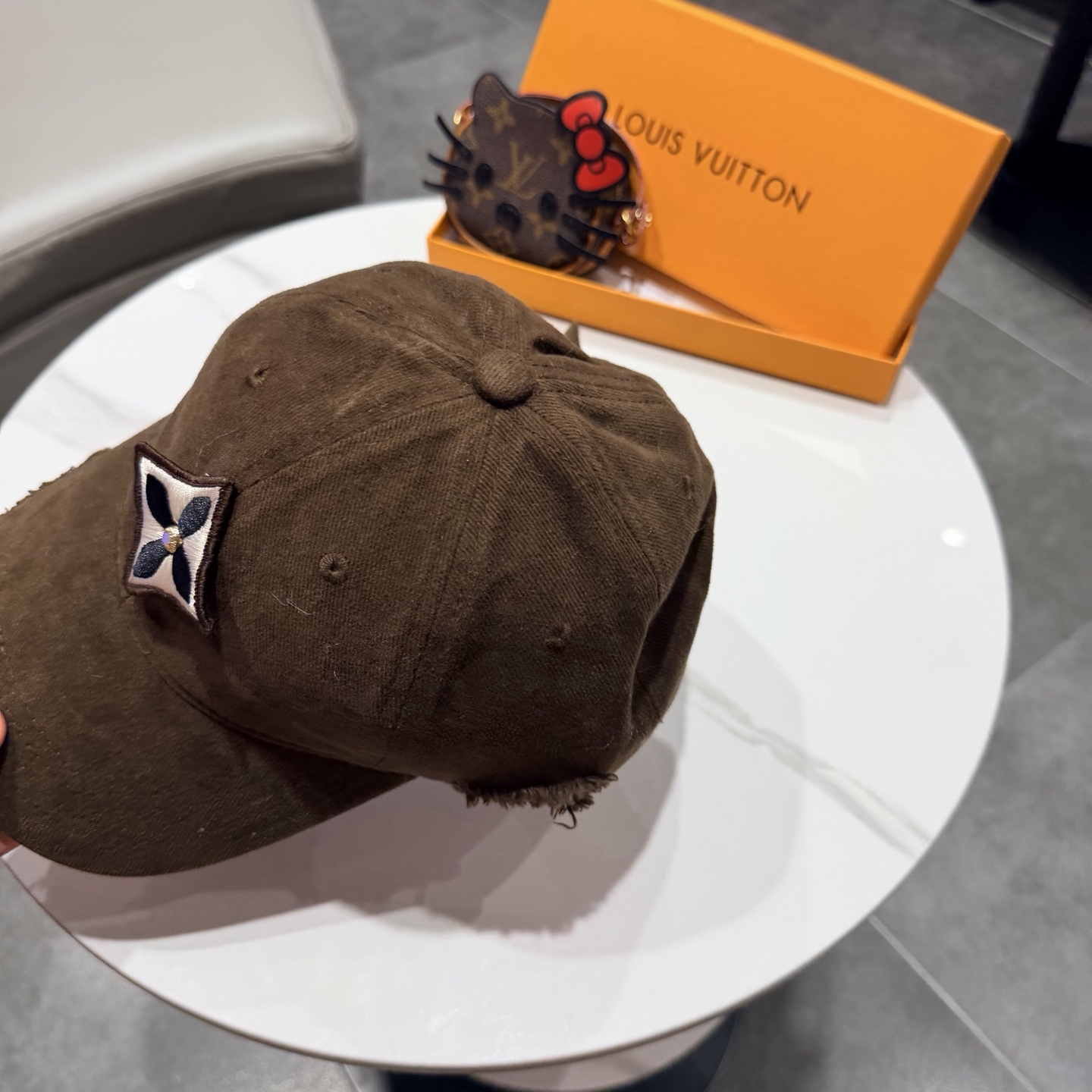 🧢路易威登棒球帽 LouisVuitton😍新款LV棒球帽，重工打造♥️高端大气，百搭款🤗男女通用！跑量