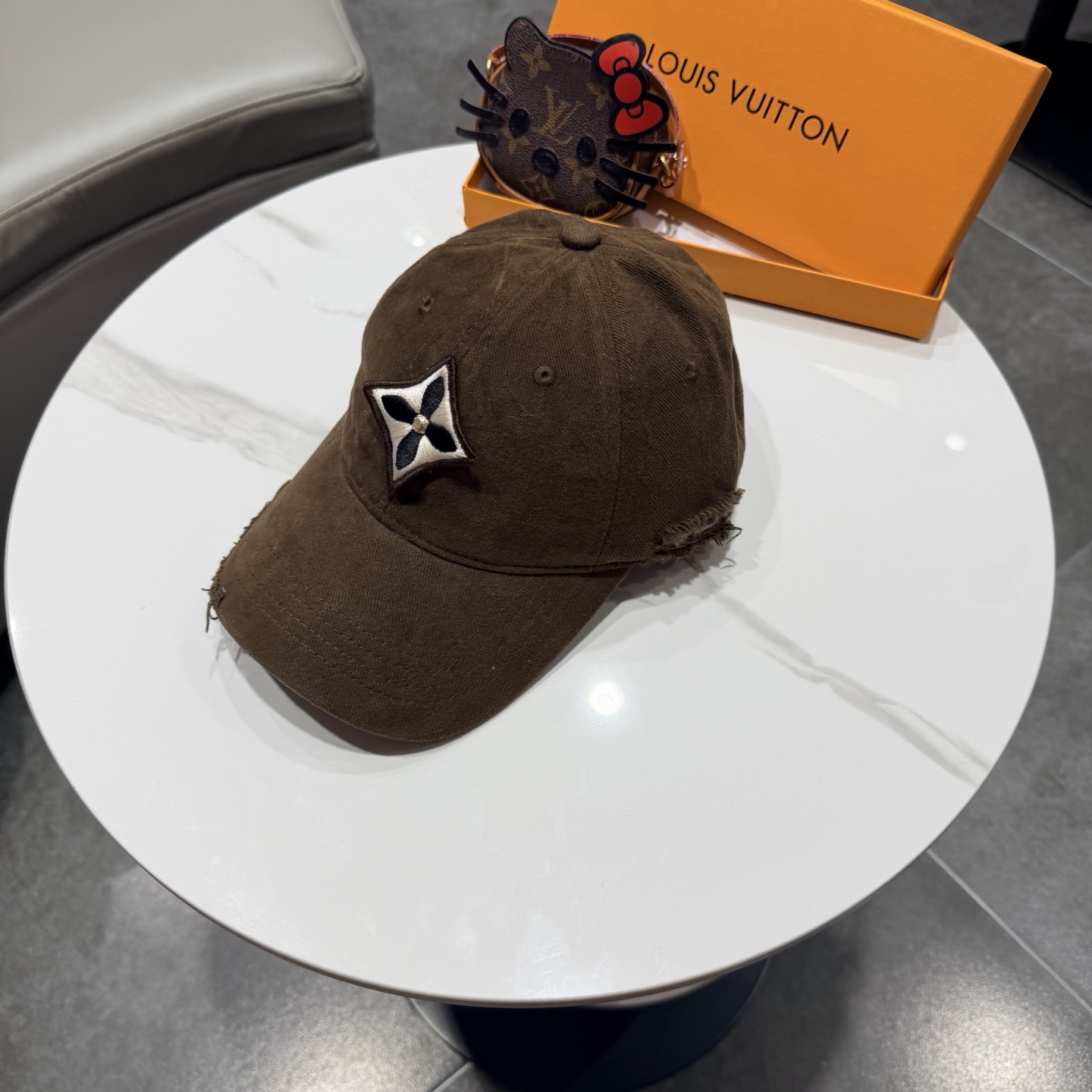 🧢路易威登棒球帽 LouisVuitton😍新款LV棒球帽，重工打造♥️高端大气，百搭款🤗男女通用！跑量