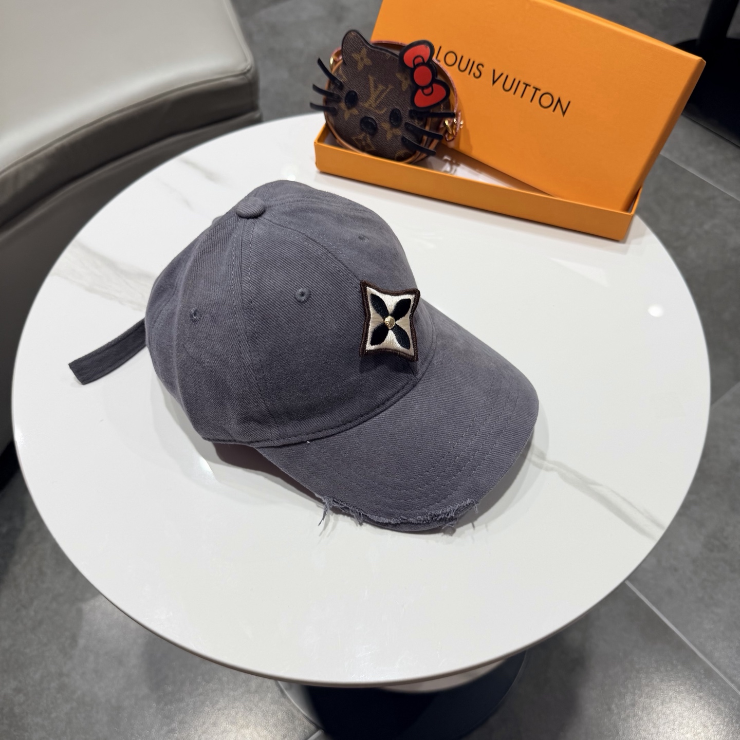 🧢路易威登棒球帽 LouisVuitton😍新款LV棒球帽，重工打造♥️高端大气，百搭款🤗男女通用！跑量