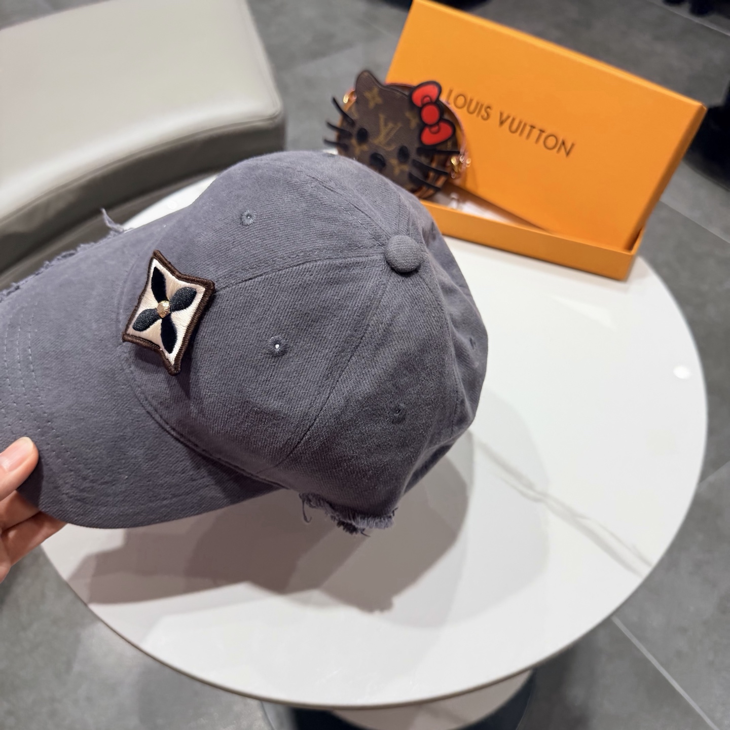 🧢路易威登棒球帽 LouisVuitton😍新款LV棒球帽，重工打造♥️高端大气，百搭款🤗男女通用！跑量