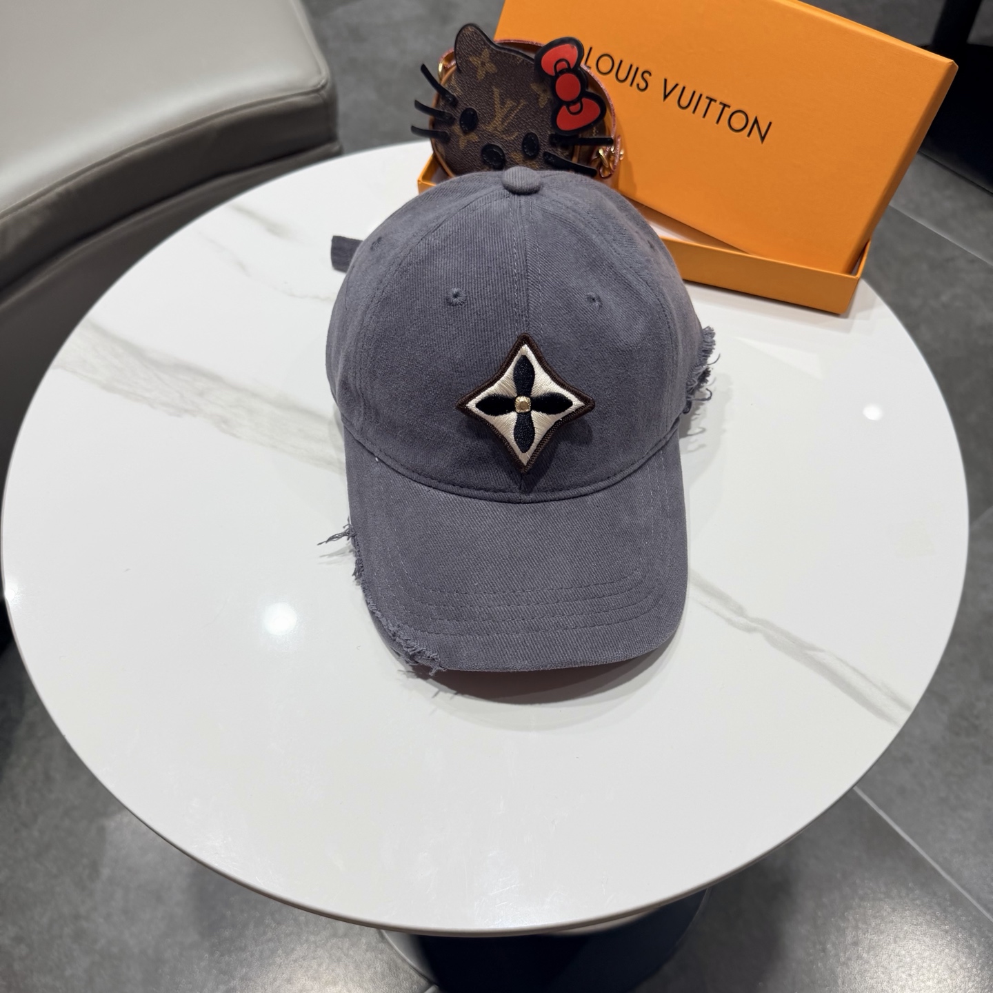 🧢路易威登棒球帽 LouisVuitton😍新款LV棒球帽，重工打造♥️高端大气，百搭款🤗男女通用！跑量