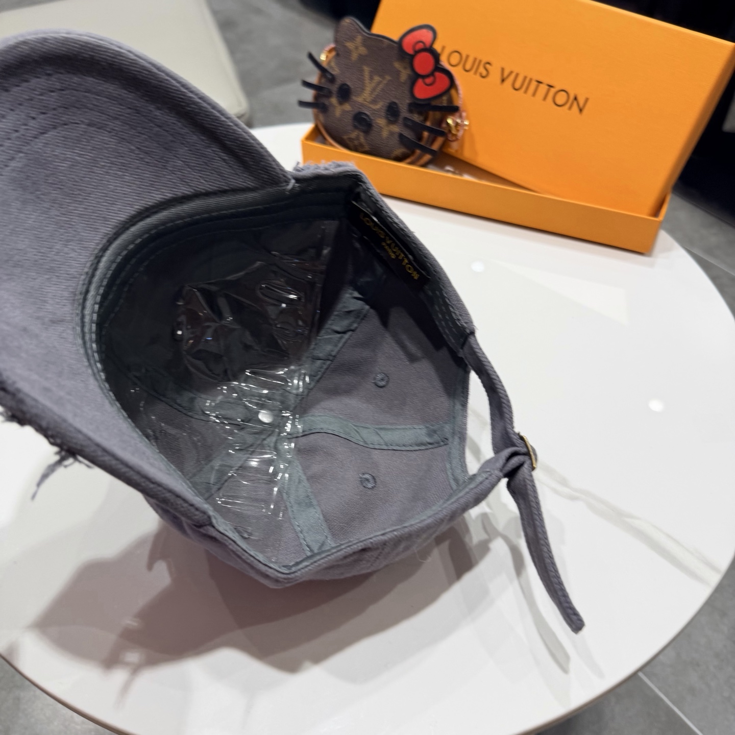 🧢路易威登棒球帽 LouisVuitton😍新款LV棒球帽，重工打造♥️高端大气，百搭款🤗男女通用！跑量