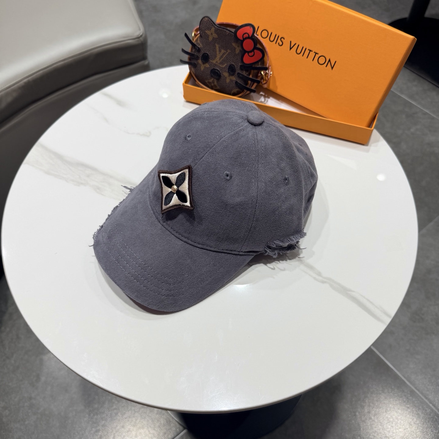 🧢路易威登棒球帽 LouisVuitton😍新款LV棒球帽，重工打造♥️高端大气，百搭款🤗男女通用！跑量