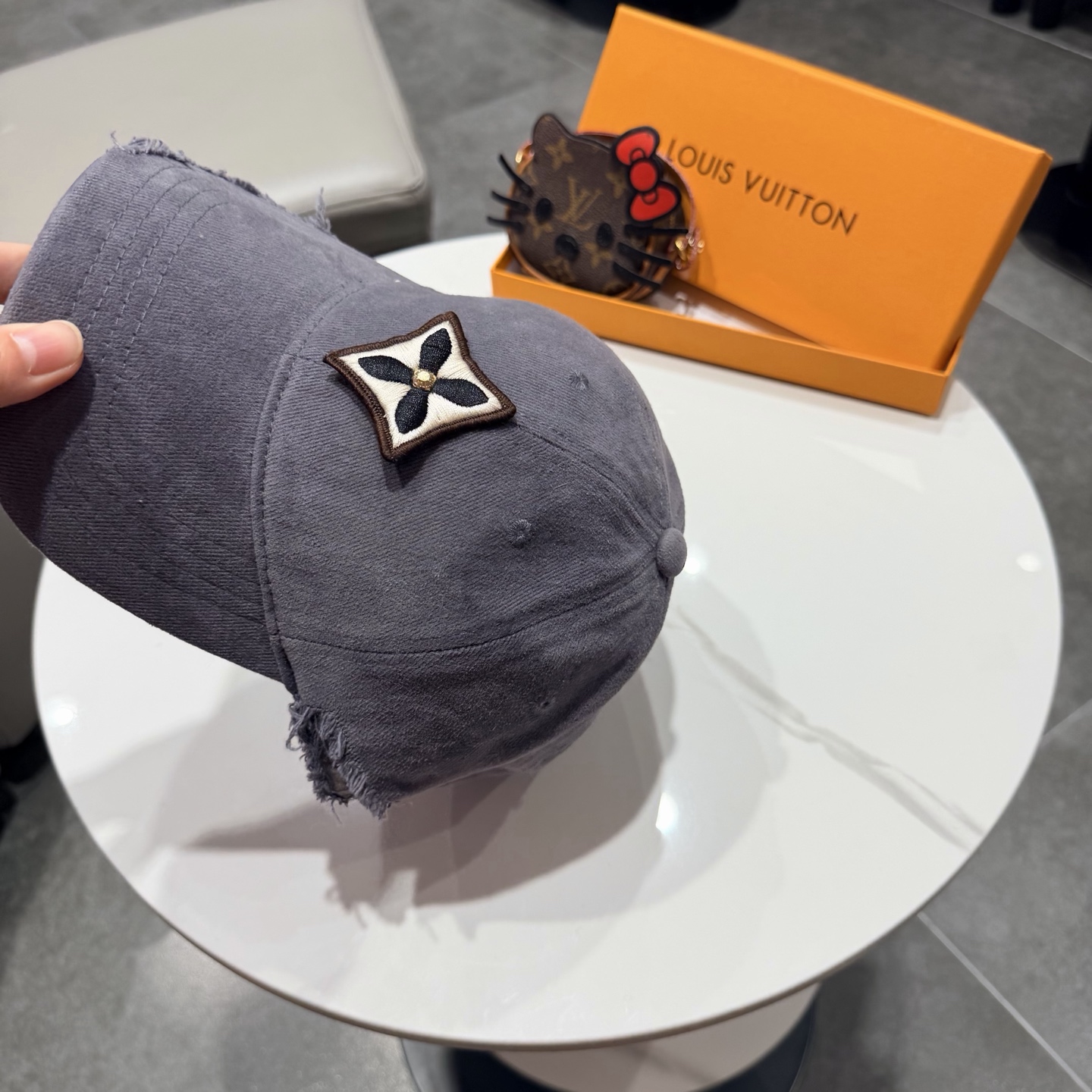 🧢路易威登棒球帽 LouisVuitton😍新款LV棒球帽，重工打造♥️高端大气，百搭款🤗男女通用！跑量