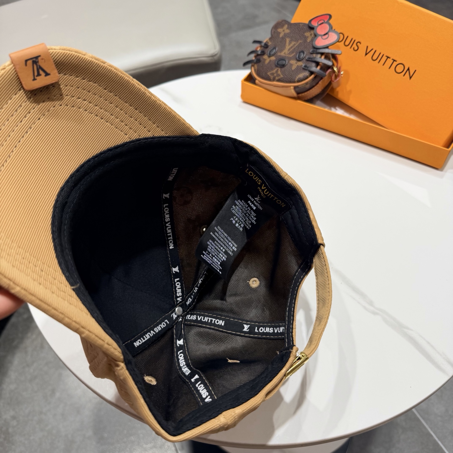 🧢路易威登lv棒球帽 LouisVuitton😍新款重工打造♥️高端大气，百搭款🤗男女通用！