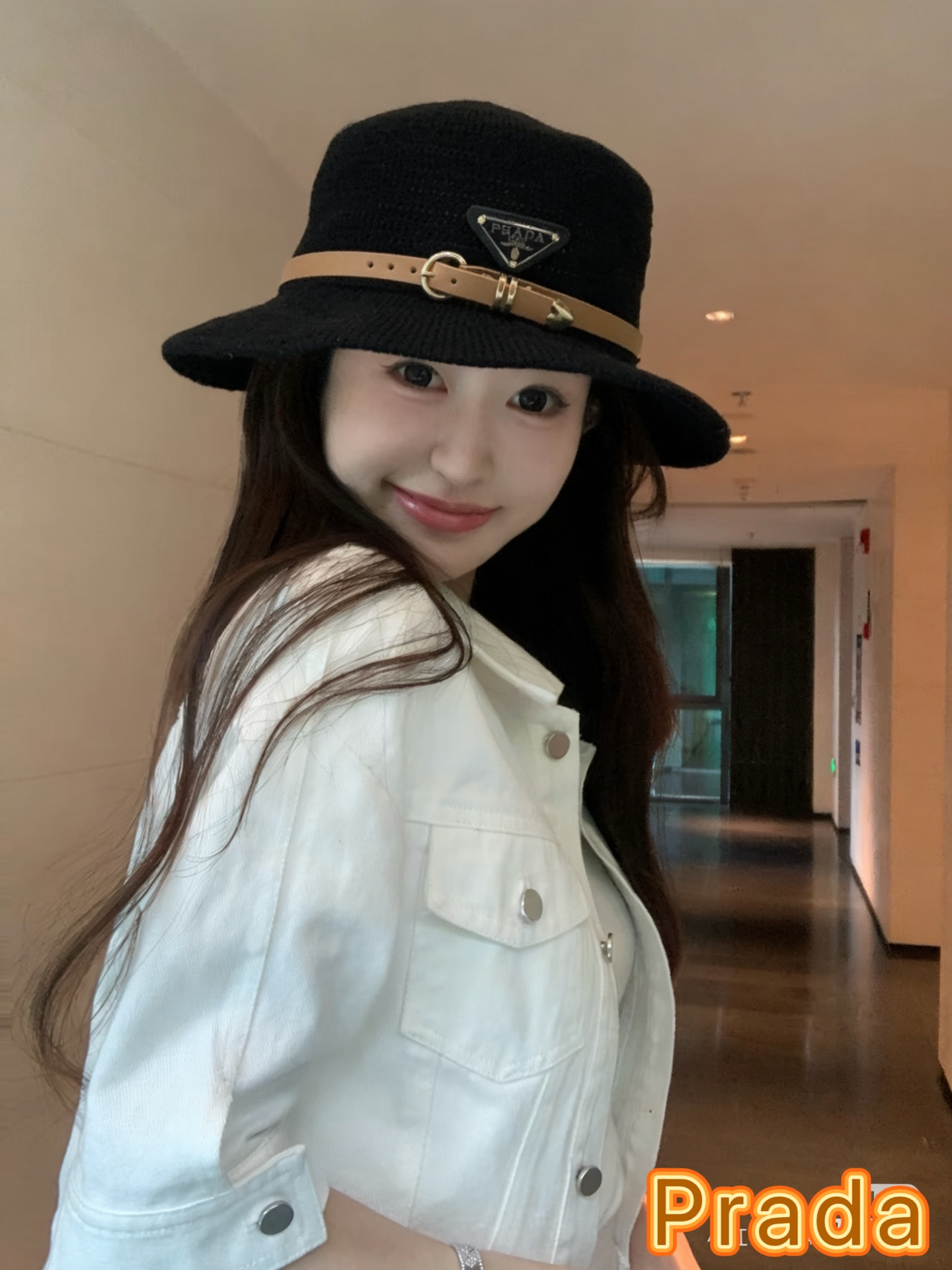 普拉达Prada新款草帽女夏天然拉菲草法式平顶遮阳帽度假大檐防晒镂空太阳帽子