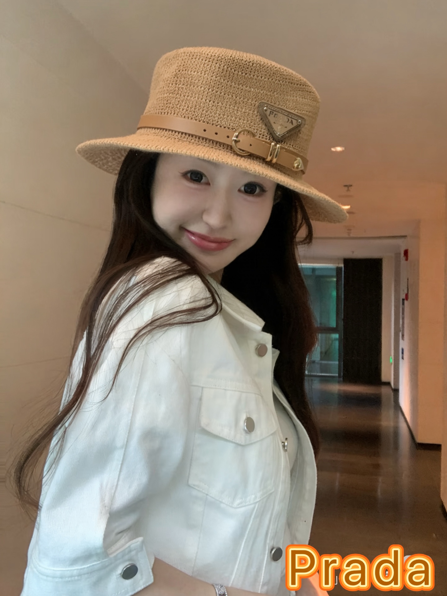普拉达Prada新款草帽女夏天然拉菲草法式平顶遮阳帽度假大檐防晒镂空太阳帽子
