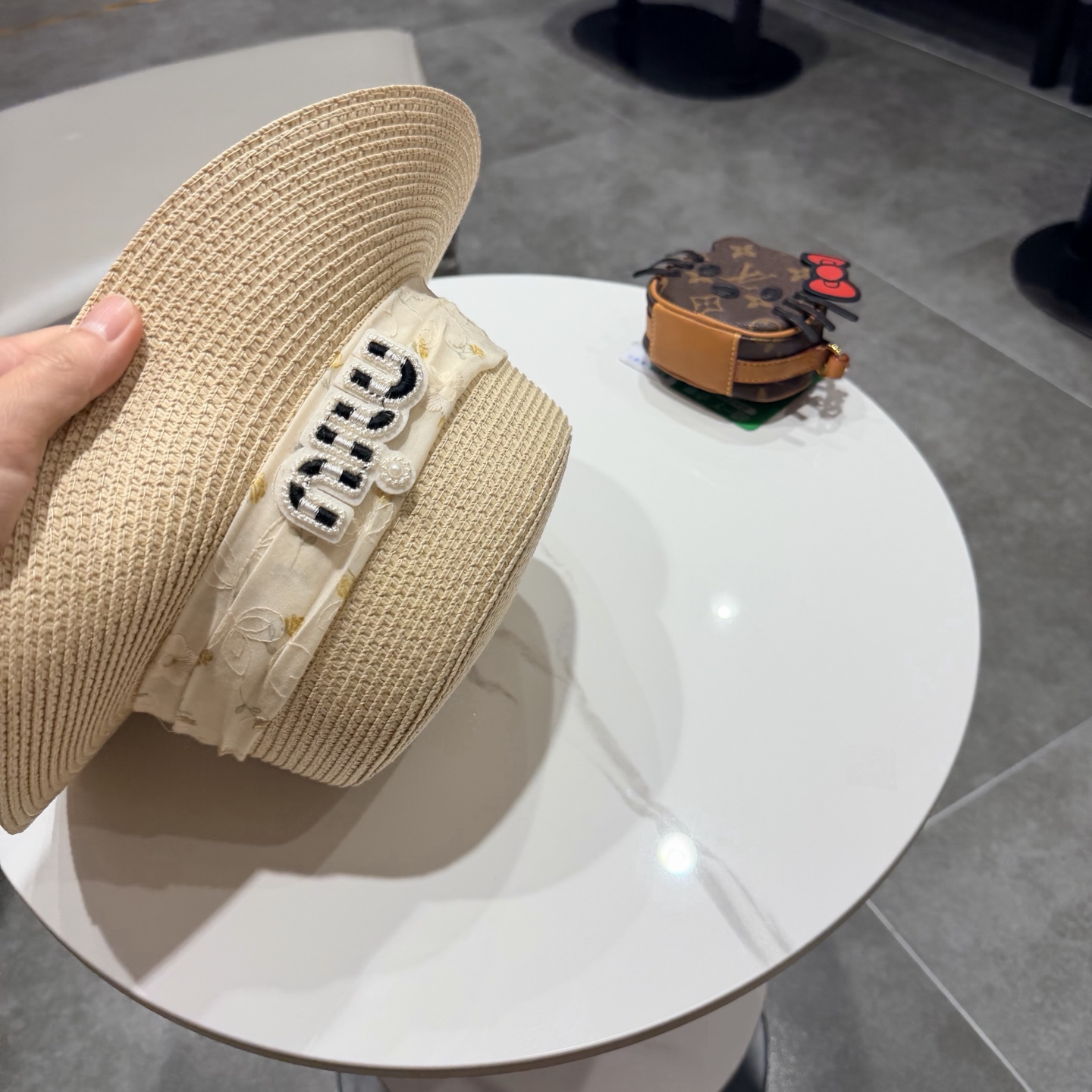 miumiu缪缪新款平顶草帽，头围57cm