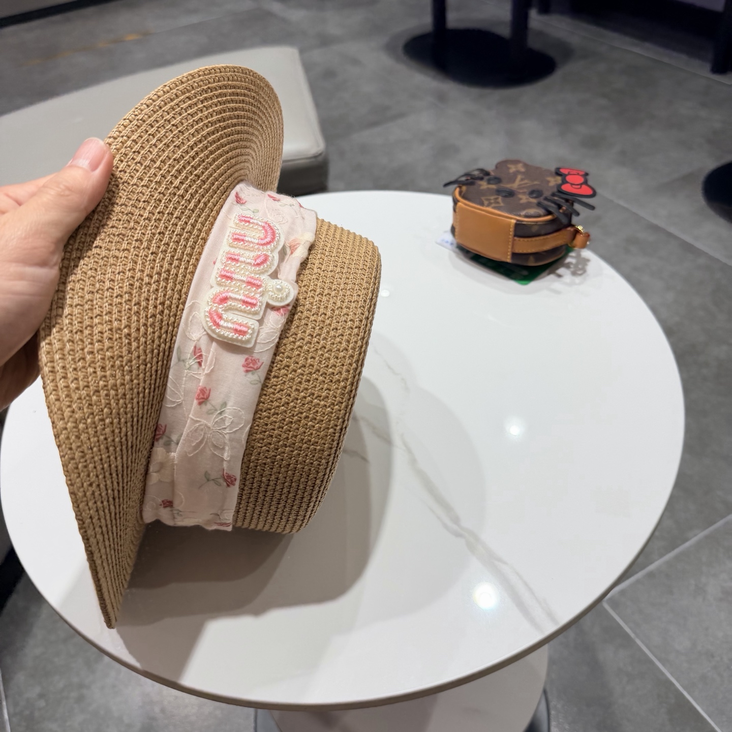 miumiu缪缪新款平顶草帽，头围57cm