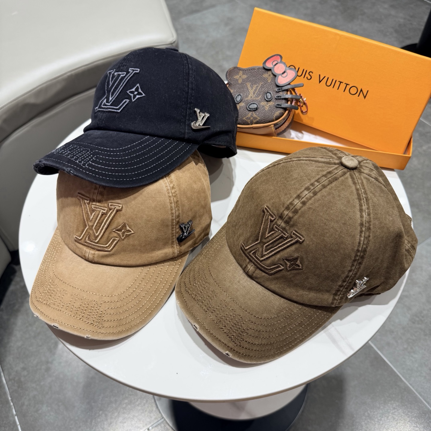 路易威登lv棒球帽 LouisVuitton😍新款重工打造♥️高端大气，百搭款🤗男女通用！