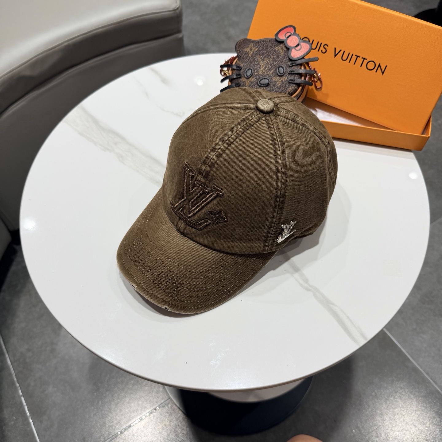 路易威登lv棒球帽 LouisVuitton😍新款重工打造♥️高端大气，百搭款🤗男女通用！