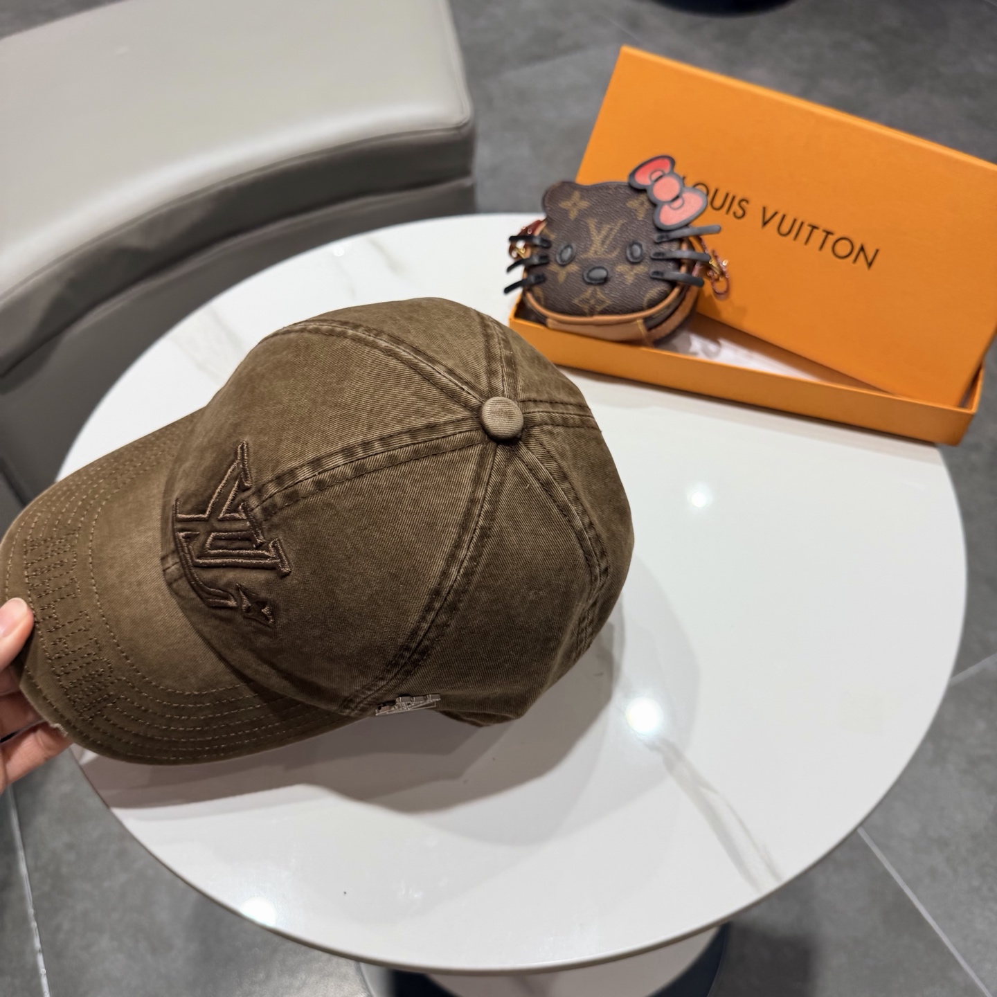 路易威登lv棒球帽 LouisVuitton😍新款重工打造♥️高端大气，百搭款🤗男女通用！