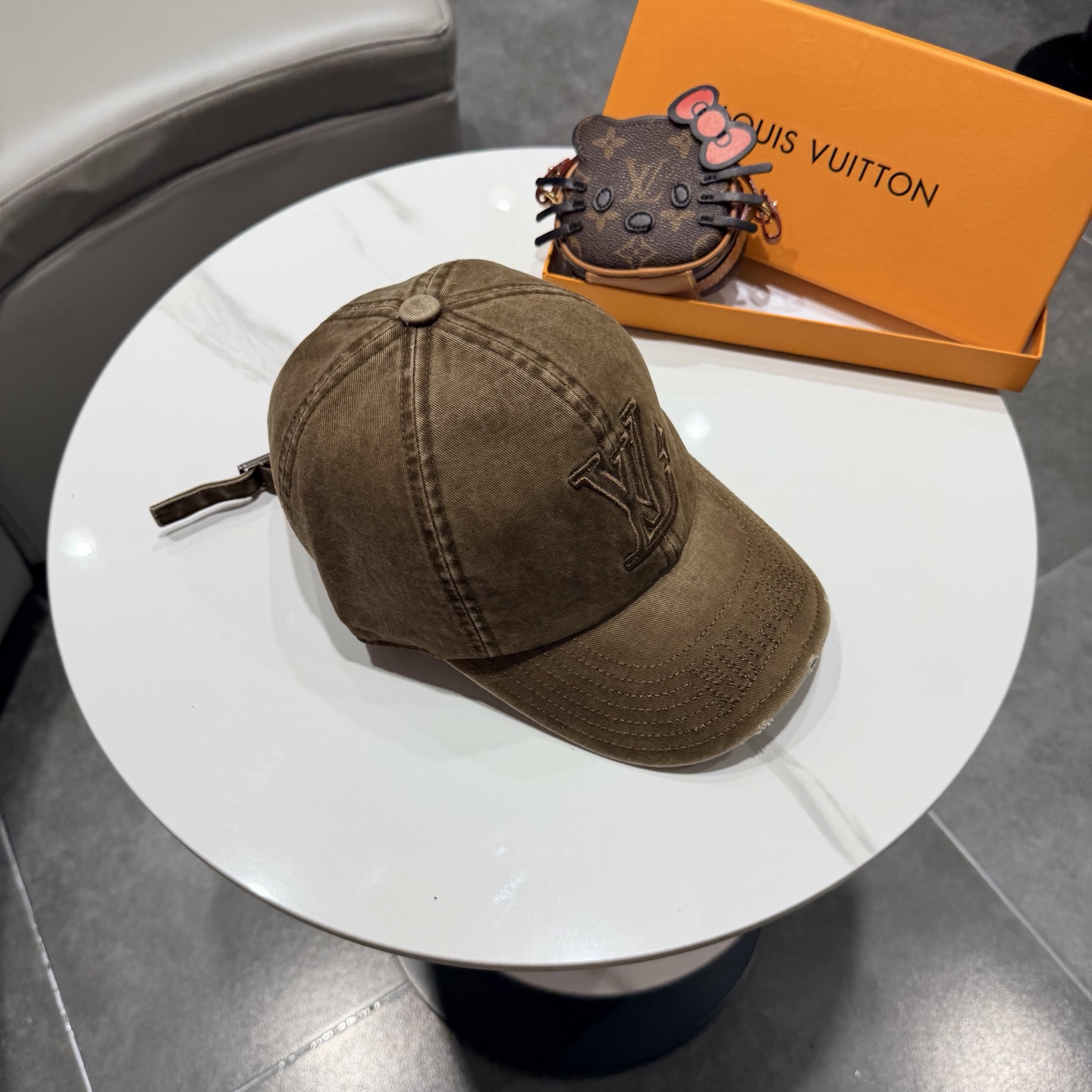 路易威登lv棒球帽 LouisVuitton😍新款重工打造♥️高端大气，百搭款🤗男女通用！