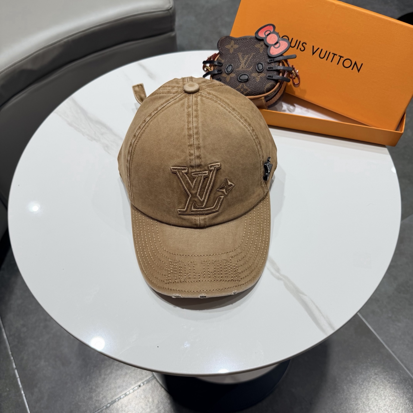 路易威登lv棒球帽 LouisVuitton😍新款重工打造♥️高端大气，百搭款🤗男女通用！
