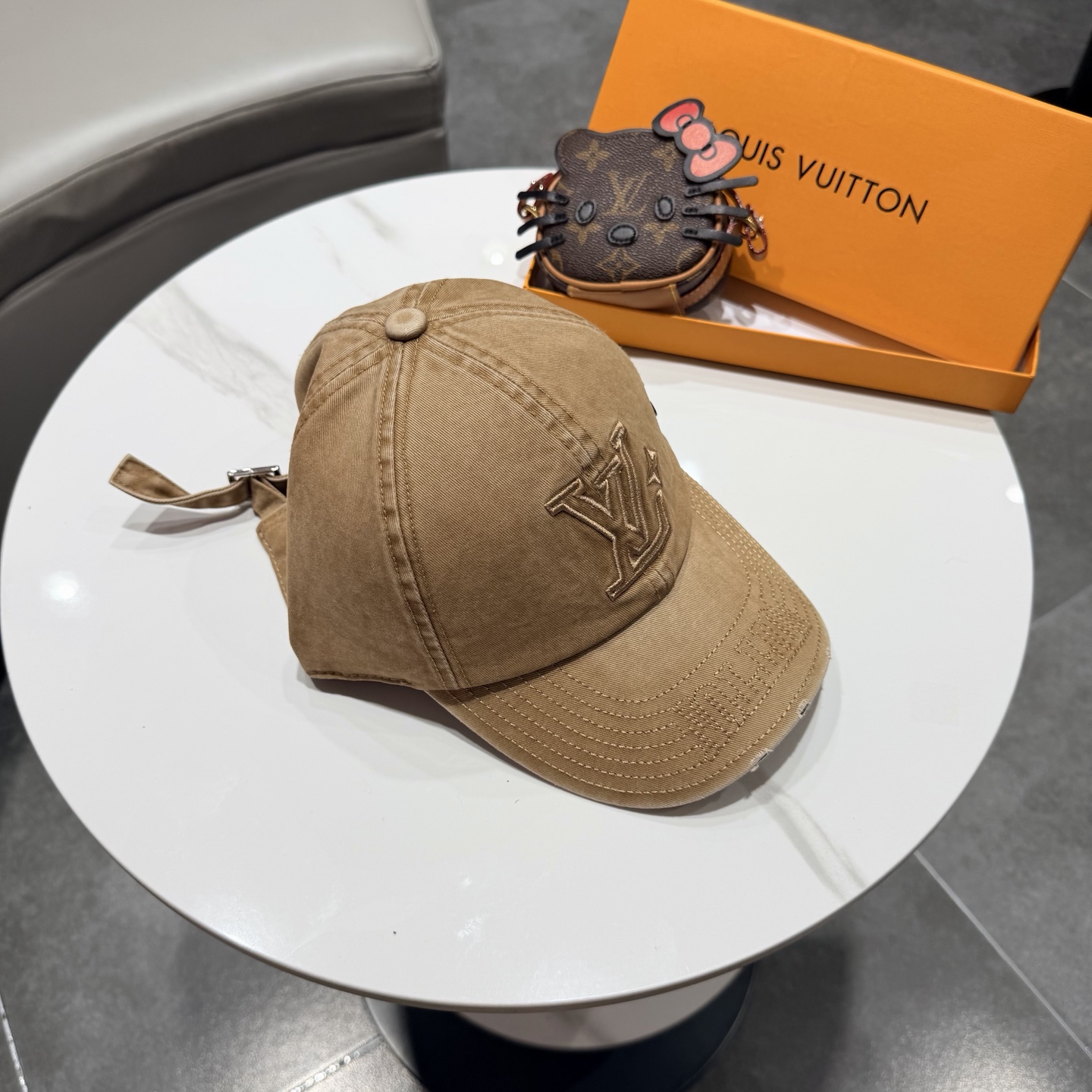 路易威登lv棒球帽 LouisVuitton😍新款重工打造♥️高端大气，百搭款🤗男女通用！