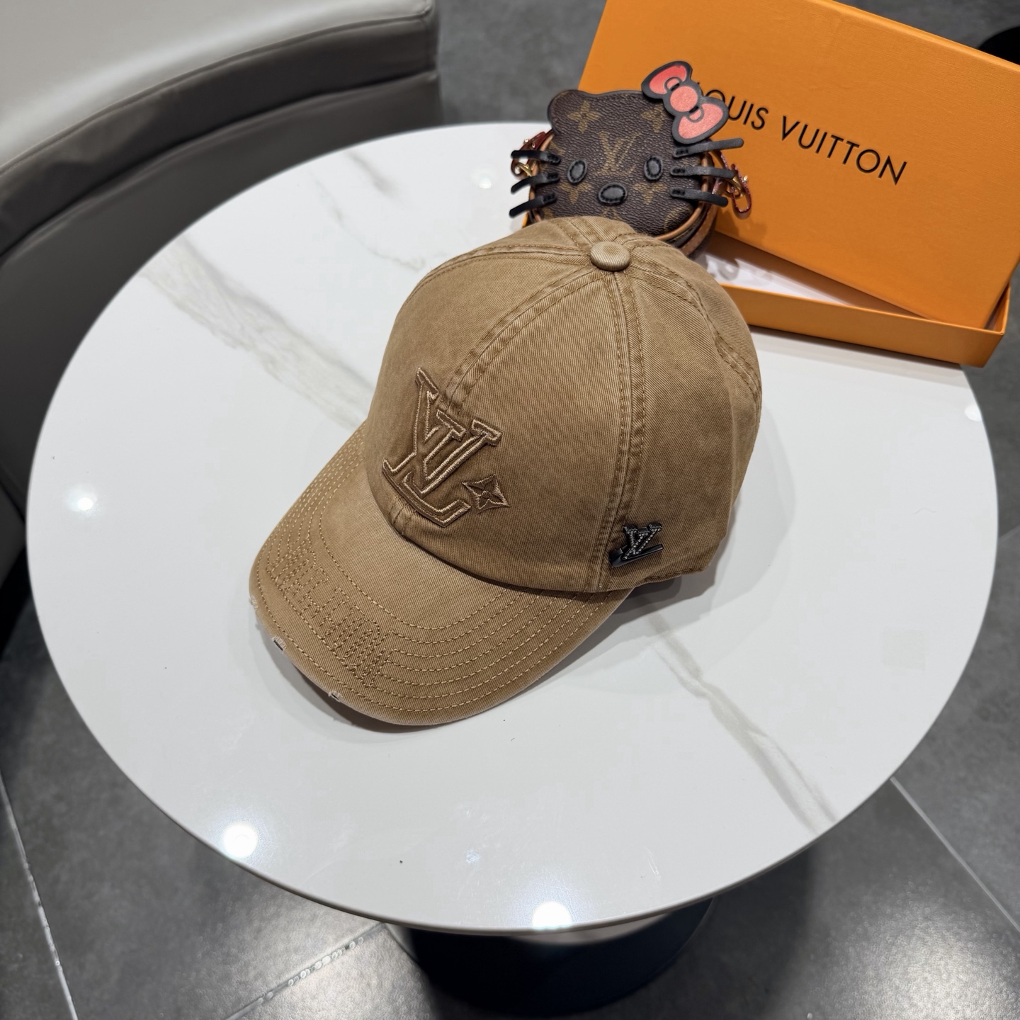 路易威登lv棒球帽 LouisVuitton😍新款重工打造♥️高端大气，百搭款🤗男女通用！