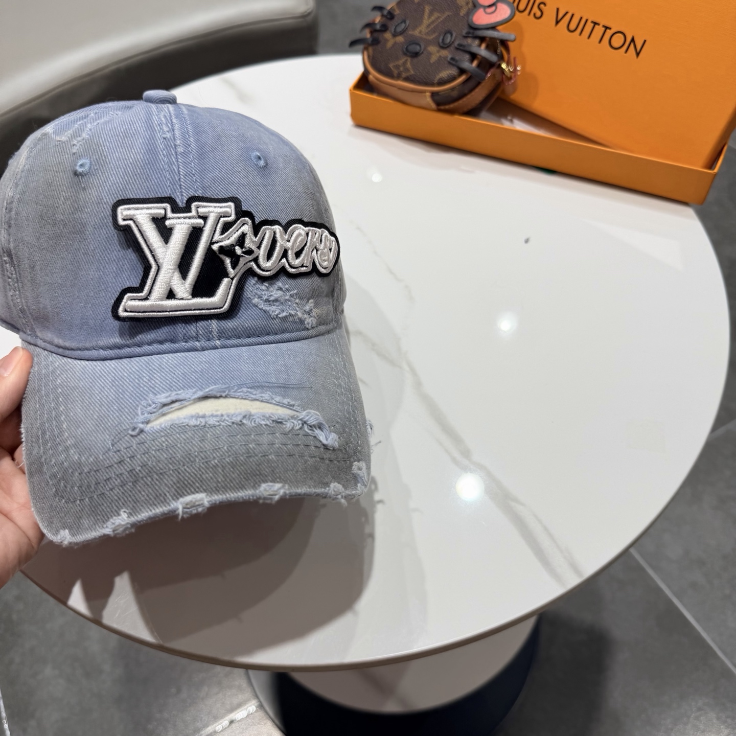 루이비통 LV 손상 가공 베이스볼캡 상세 이미지 7