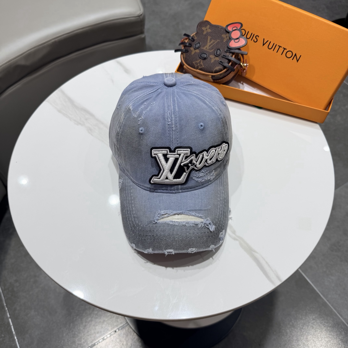 루이비통 LV 손상 가공 베이스볼캡 상세 이미지 3