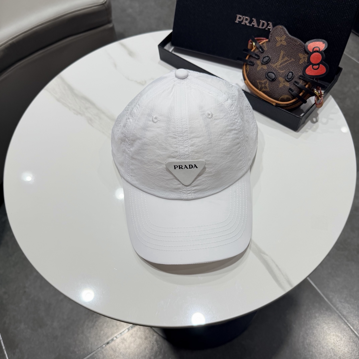 NO:765159,PRADA new classic baseball cap purchasing version!  Fashion trend, high-end workmanship!  Extraordinary quality, see real photos for details. Hats, straw hats, fisherman hats, baseball caps, hats, prada, prada, espadrilles, hats19860909普拉达 PRADA 新品经典棒球帽 代购版本！时尚潮流,高端做工！非一般的品质,细节看实拍哦帽子草帽渔夫帽棒球帽,帽子,prada,prada,espadrilles,hats,hat