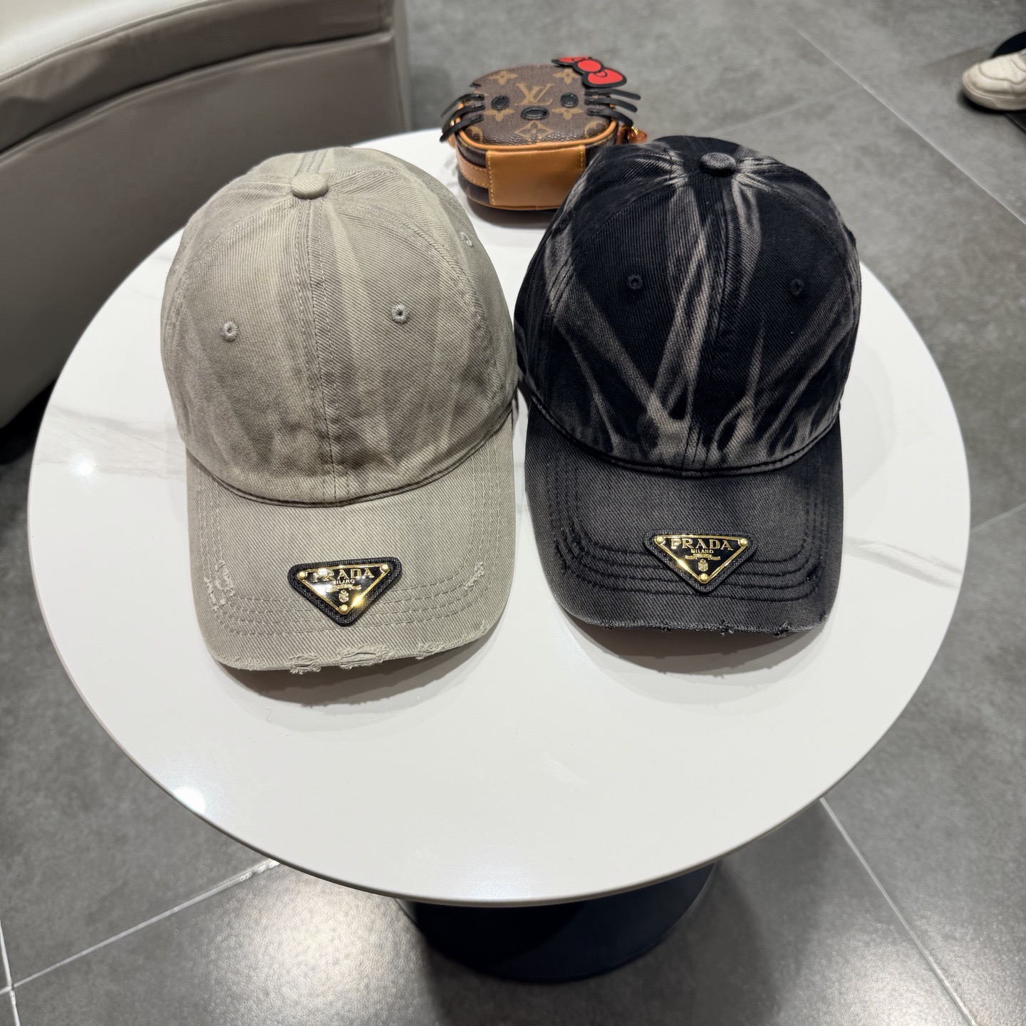 Prada 普拉达 新品 棒球帽 代购版本 潮流，高 非一般的品质，细节看 哦
