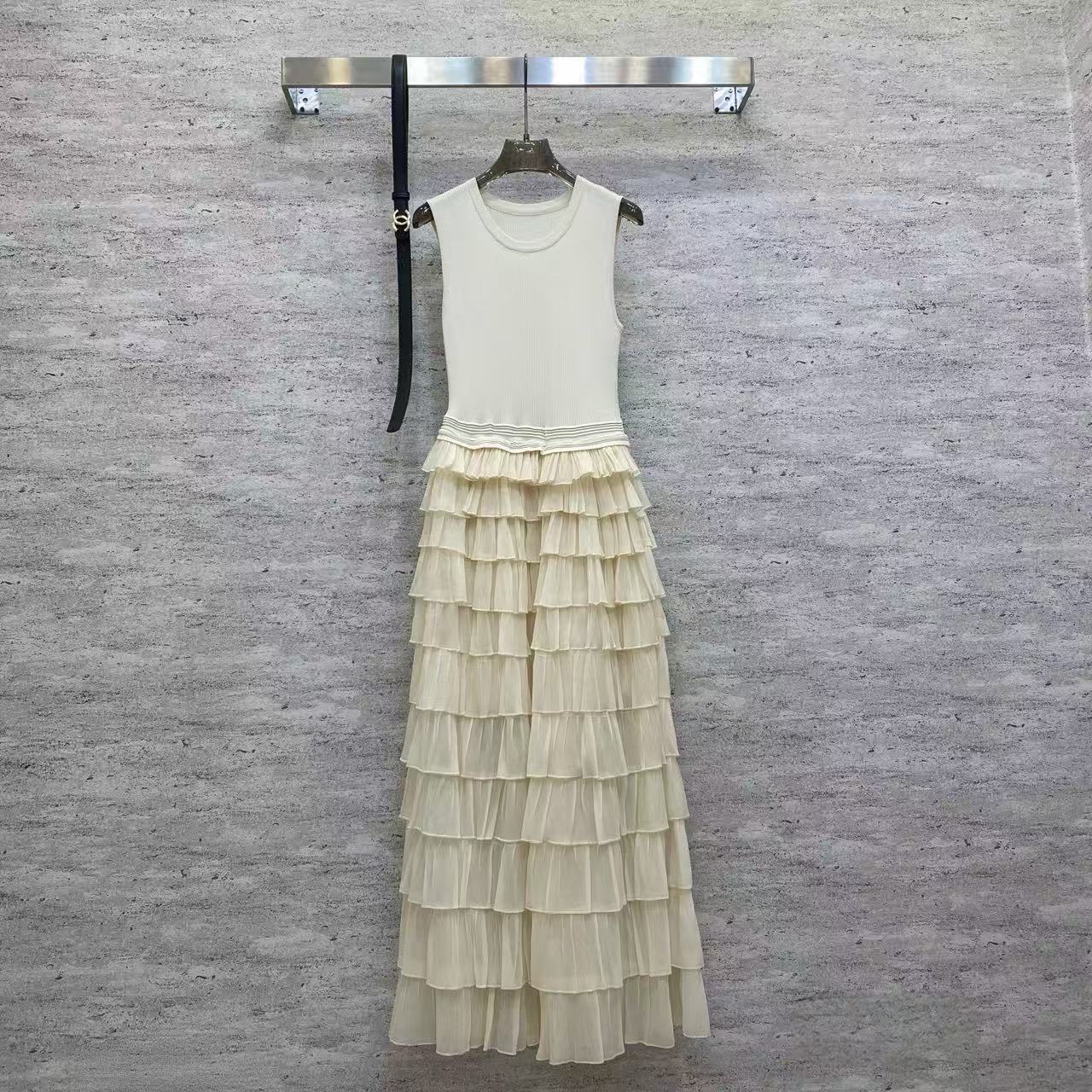 NO:819062,Cc2026 Sp boutique dress - selected boutique fashion fabric cake skirt suit, sleeveless pit knitted top with layered chiffon cake skirt, attached with exquisite belt, light and elegant, suitable for daily appointments, gentle and high-end. Color white fabric: boutique fashion fabric smlxl, Chanel-clothing, chanel, skirts,19860909Cc2026 Sp 精品连衣裙——精选精品时装面料蛋糕裙套装,无袖坑纹针织上衣搭配层叠雪纺蛋糕裙,附精致腰带,轻盈飘逸显优雅气质,日常约会都适配,温柔又高级. 颜色白面料:精品时装面料smlxl,香奈儿-服装,chanel,skirts,,Women's clothing