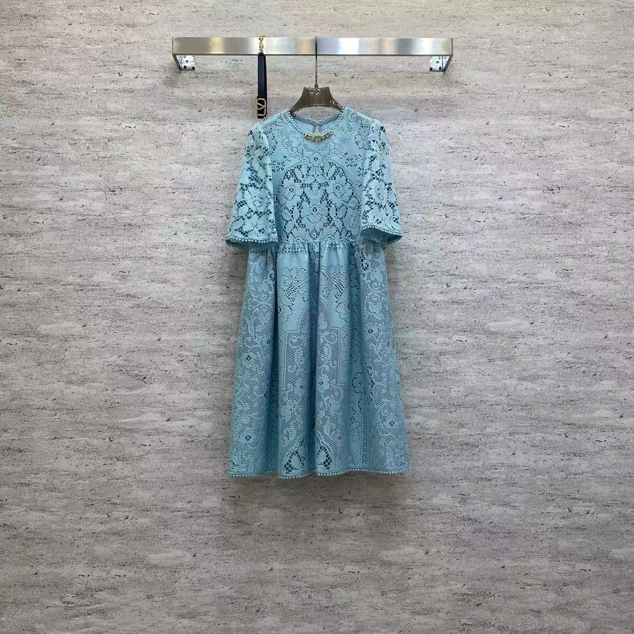 NO:819006,Va2026 Sp Boutique Dress - Boutique mesh cotton dress, fresh light blue lace mesh is gentle and delicate, full of pearl trim details, loose A-line shape, slim and hidden, with elegant temperament, suitable for daily life or casual dating. Color blue fabric: Boutique mesh cotton fabric smlxl, Valentino-clothing, valentino, skirts,19860909Va2026 Sp 精品连衣裙——精品网纱棉连衣裙,清新浅蓝蕾丝网纱温柔精致,珍珠镶边细节满满,宽松A字版型显瘦藏肉,自带优雅气质,日常或轻约会都很适配. 颜色蓝面料: 精品网纱棉面料smlxl,华伦天奴-服装,valentino,skirts,,Women's clothing