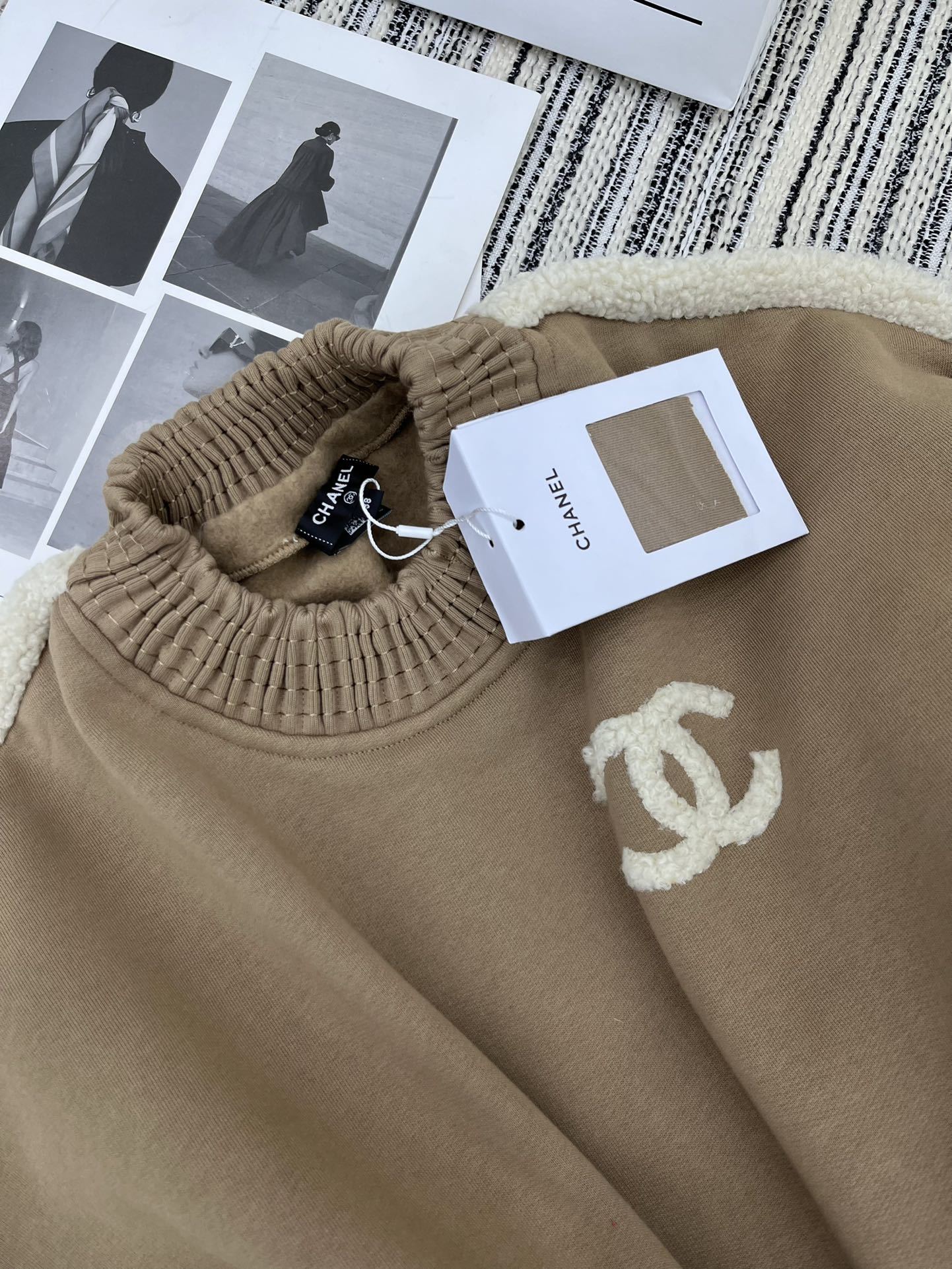 4/爆款现货原单品质Chane*2024新品泰迪绒拼接卫衣定制YB原生全棉材质内里抓绒质感十足圆领卫衣裁
