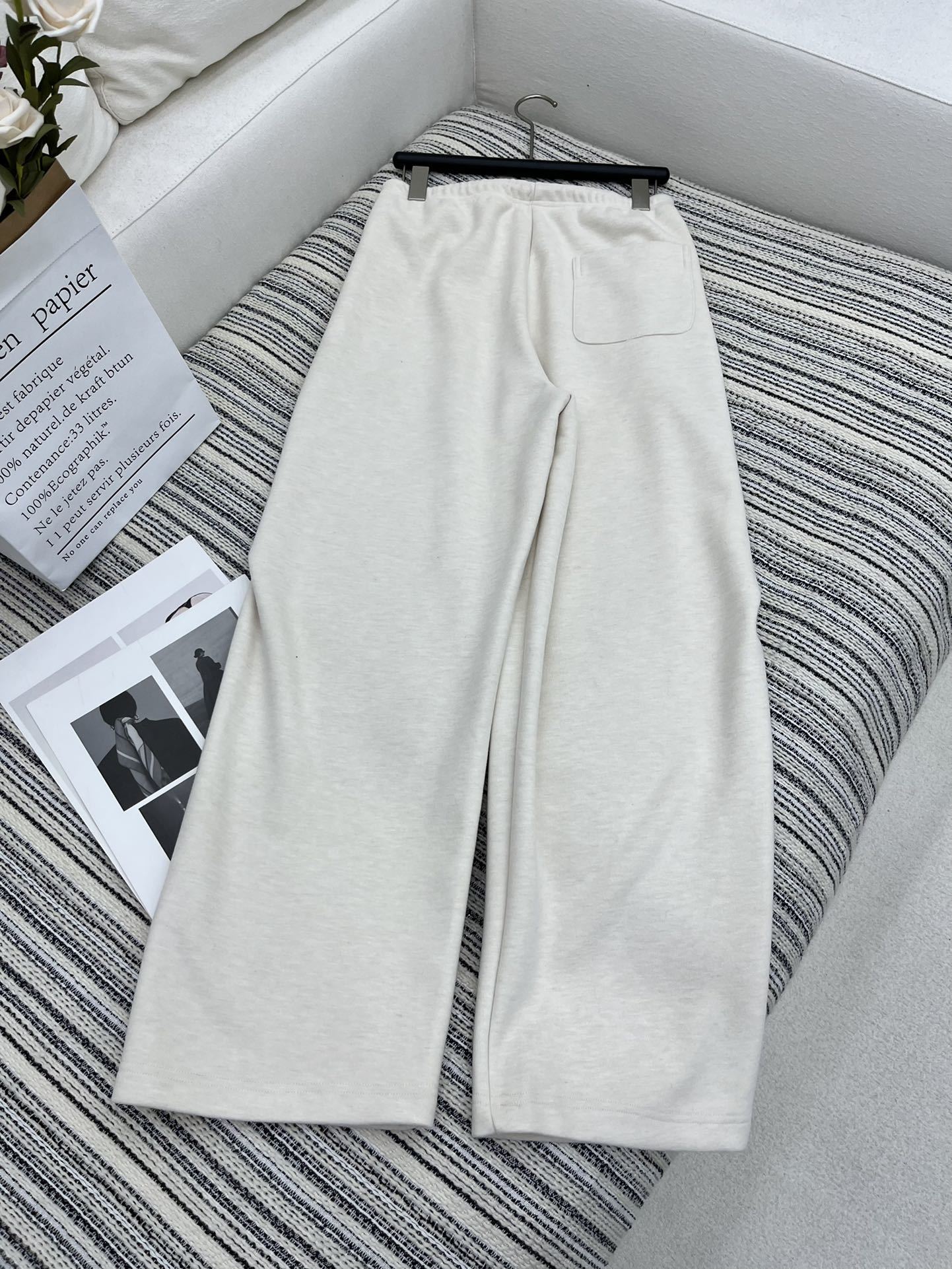 /爆款现货原单品质小众*24新品抽绳羊绒休闲裤定制版型极简主义法式优雅的气质风休闲又时髦!立体剪裁版型可