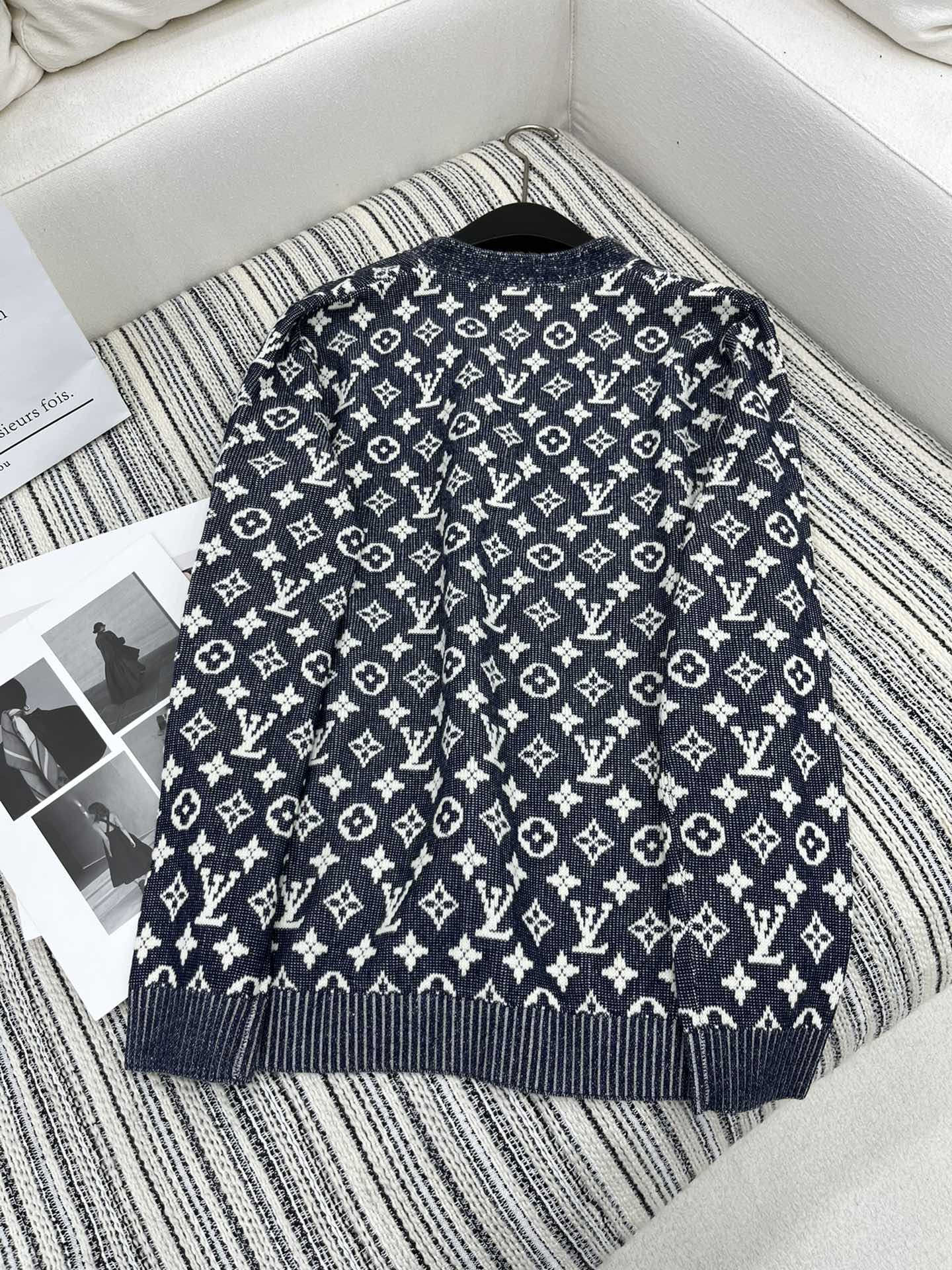 /爆款现货原单品质Lou*V24限定系列新品老花羊毛外套精致V领常规版型提花镶嵌表面肌里感很强视觉享受饱