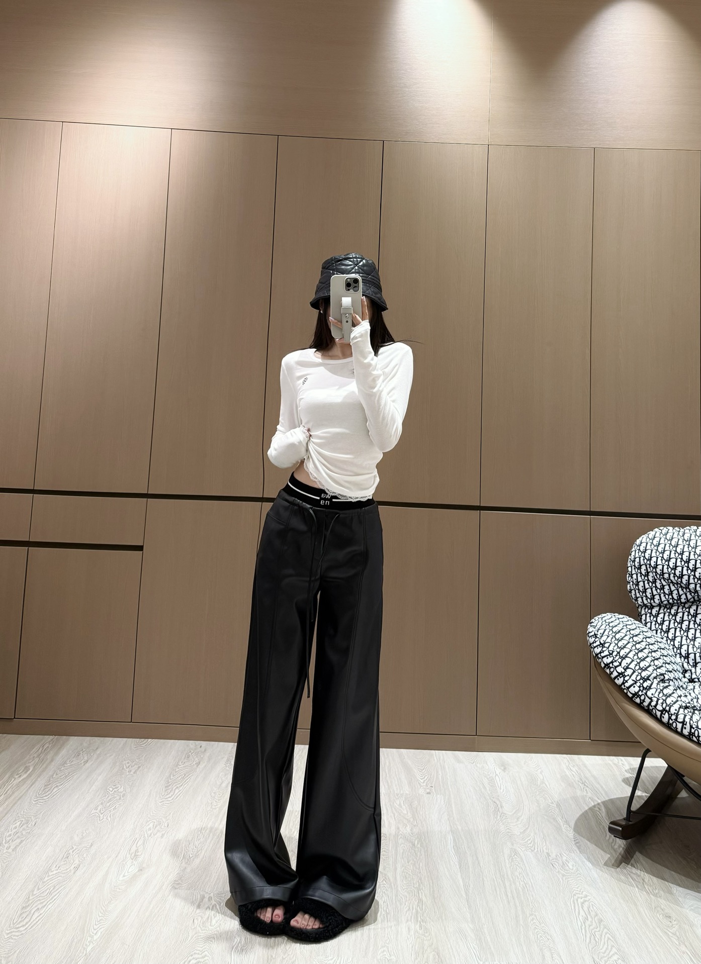 High-End Custom Women’s Suit with High-Quality, Exclusive Design Options - 图片 3