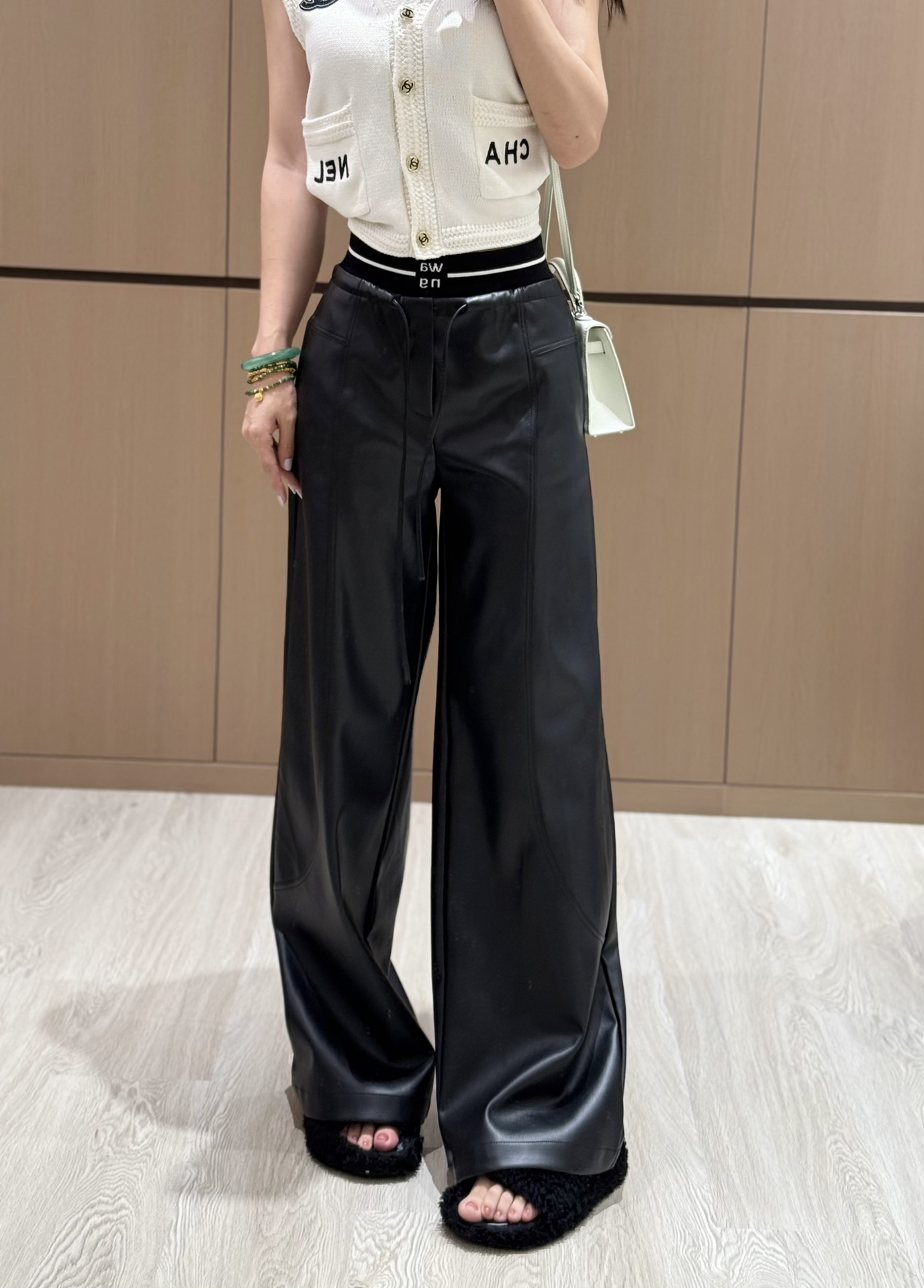 High-End Custom Women’s Suit with High-Quality, Exclusive Design Options - 图片 1