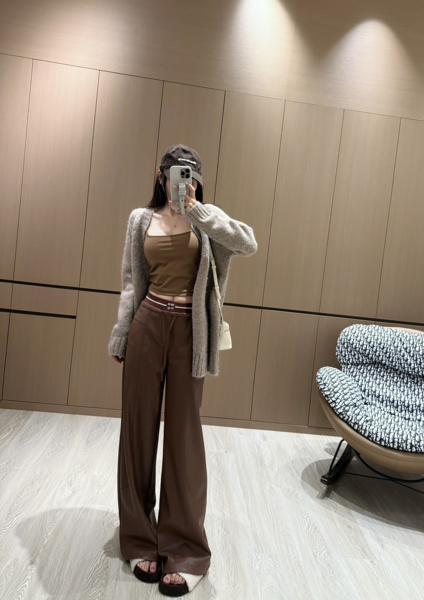 High-End Women’s Suit Support with Custom Options and Elegant Packaging - 图片 3