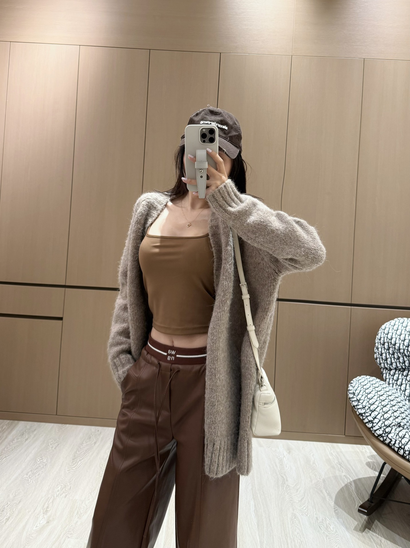 High-End Women’s Suit Support with Custom Options and Elegant Packaging - 图片 4