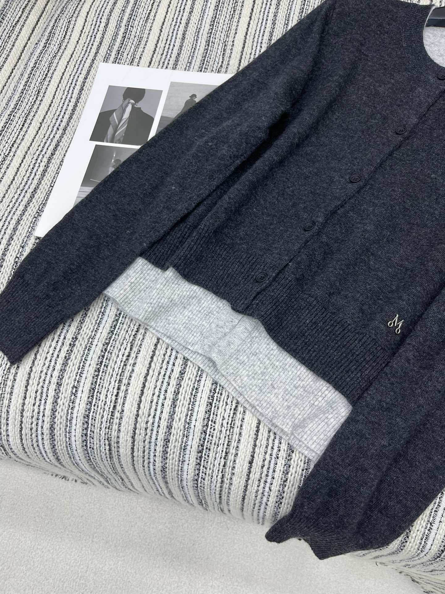 2024 Moco Women’s Suit: High-Quality, Lightweight Knit, Advanced Grey and Black. - 图片 5