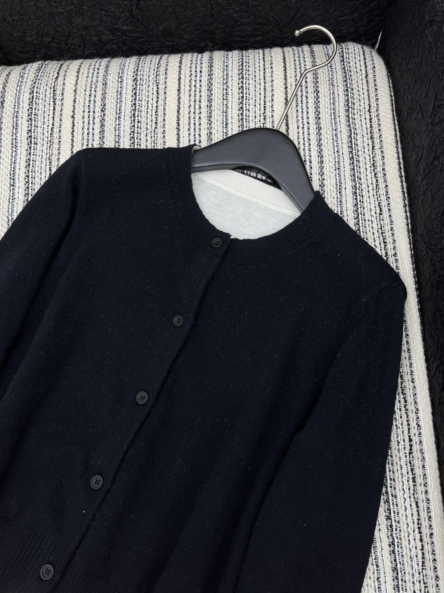 2024 High-Quality Women’s Suit in Advanced Grey and Black, Thin and Comforting - 图片 3