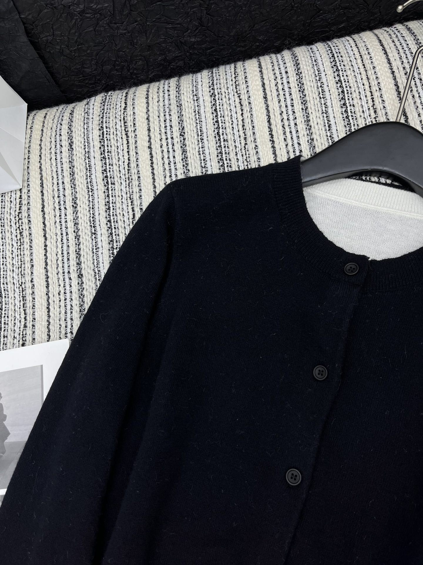 2024 High-Quality Women’s Suit in Advanced Grey and Black, Thin and Comforting - 图片 4