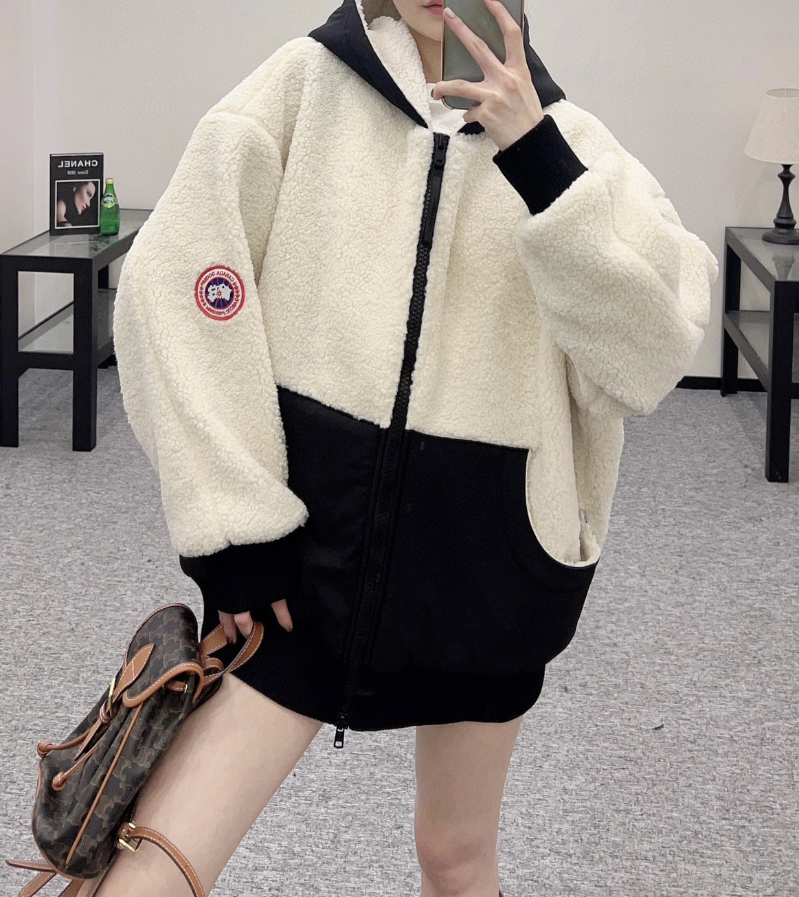 THE PAINTING BY THE P897 LITTLE SISTER