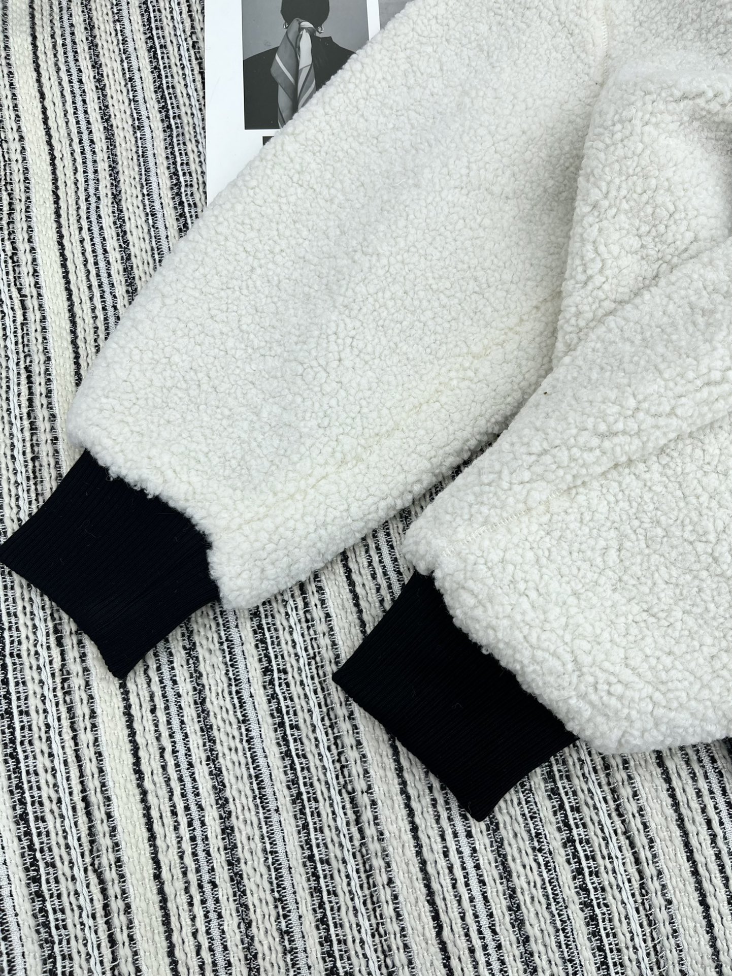 2024 New Lamb Mullah Cap Coat: High-End Women’s Clothing with Custom Design - 图片 7