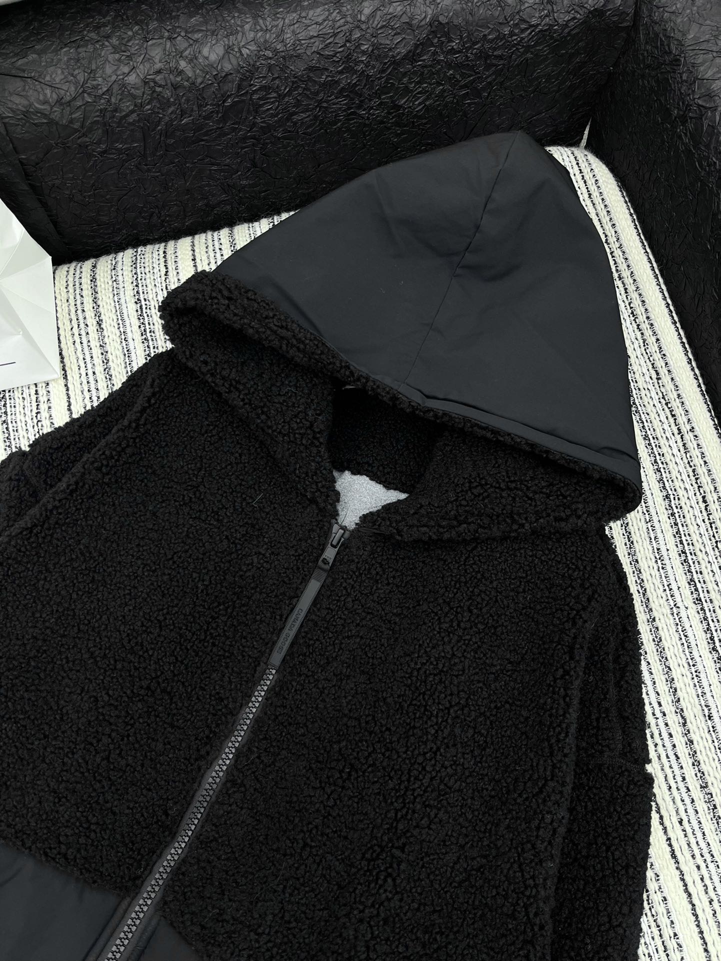 2024 New Lamb Mullah Cap Coat: High-End Women’s Clothing with Custom Design - 图片 3