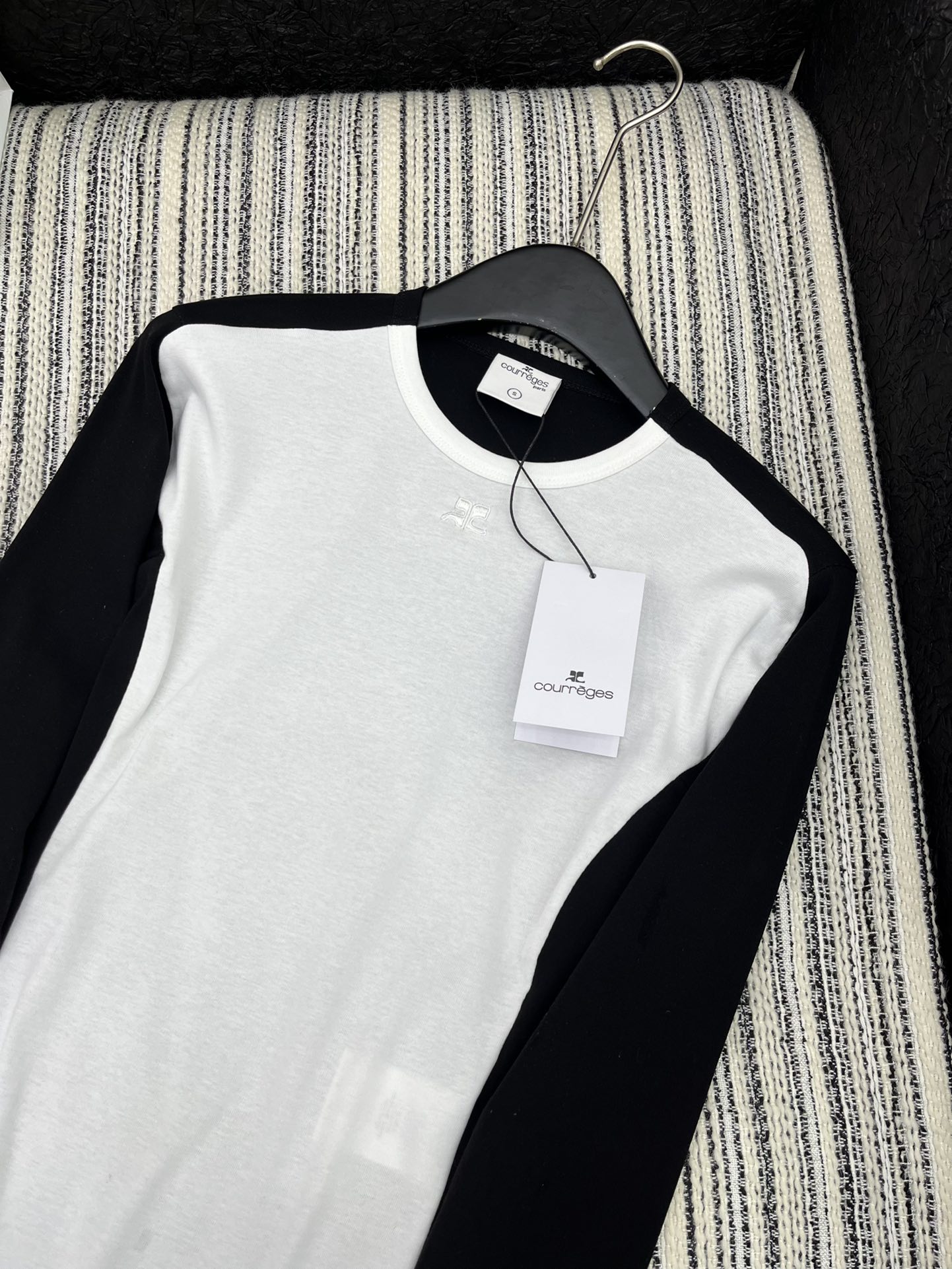 2024 New Women’s Clothes: High Quality, Customizable, Black & White, Various Sizes - 图片 2
