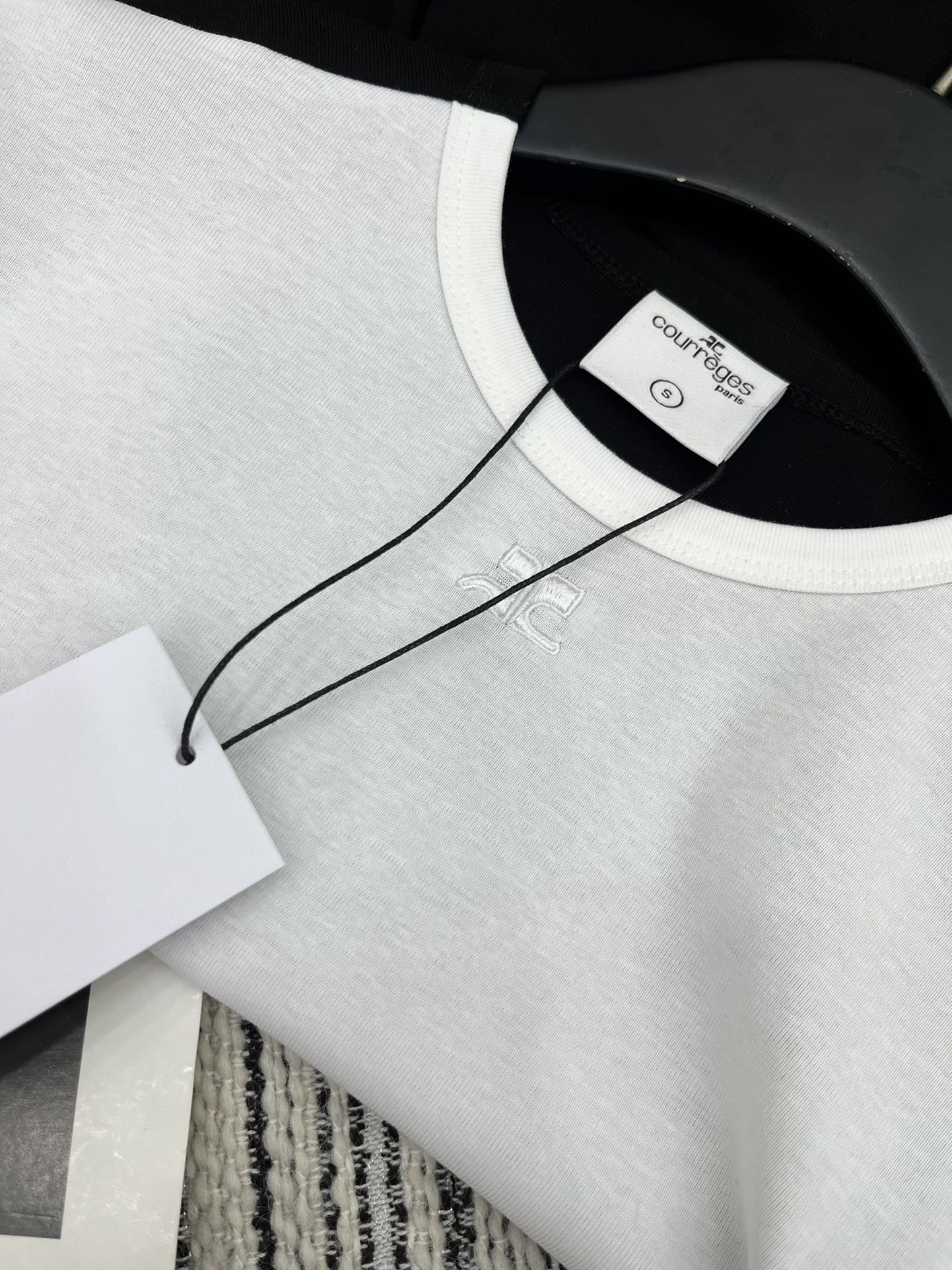 2024 New Women’s Clothes: High Quality, Customizable, Black & White, Various Sizes - 图片 6