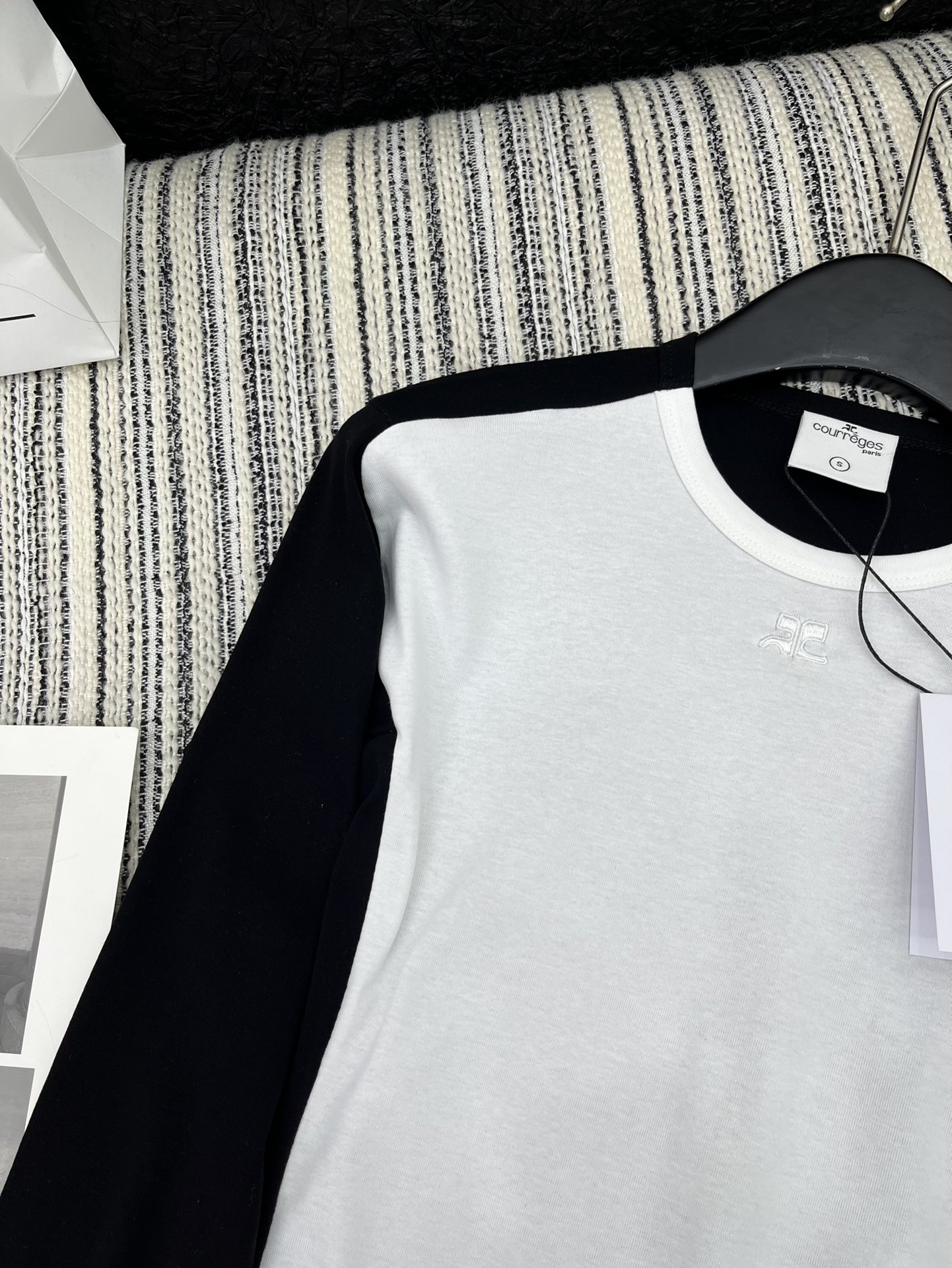 2024 New Women’s Clothes: High Quality, Customizable, Black & White, Various Sizes - 图片 3