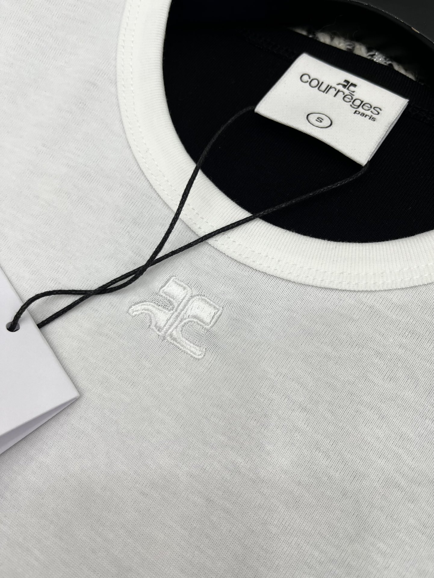 High-End Women’s Clothing: Curere Pack 2024 Collection, Customizable Quality, Black & White, Various Sizes - 图片 5